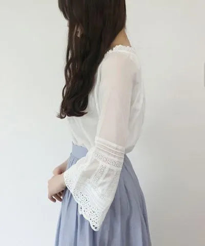 大人フェミニン｜パンチングレースベルスリーブトップス