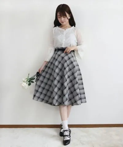大人フェミニン｜パンチングレースベルスリーブトップス