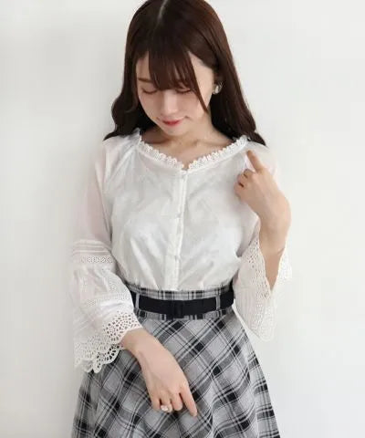 大人フェミニン｜パンチングレースベルスリーブトップス