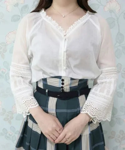 大人フェミニン｜パンチングレースベルスリーブトップス