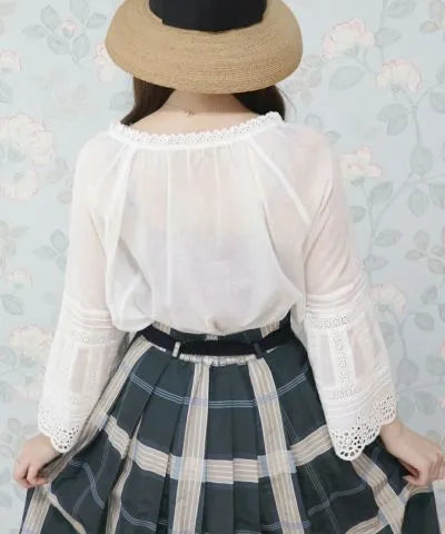 大人フェミニン｜パンチングレースベルスリーブトップス