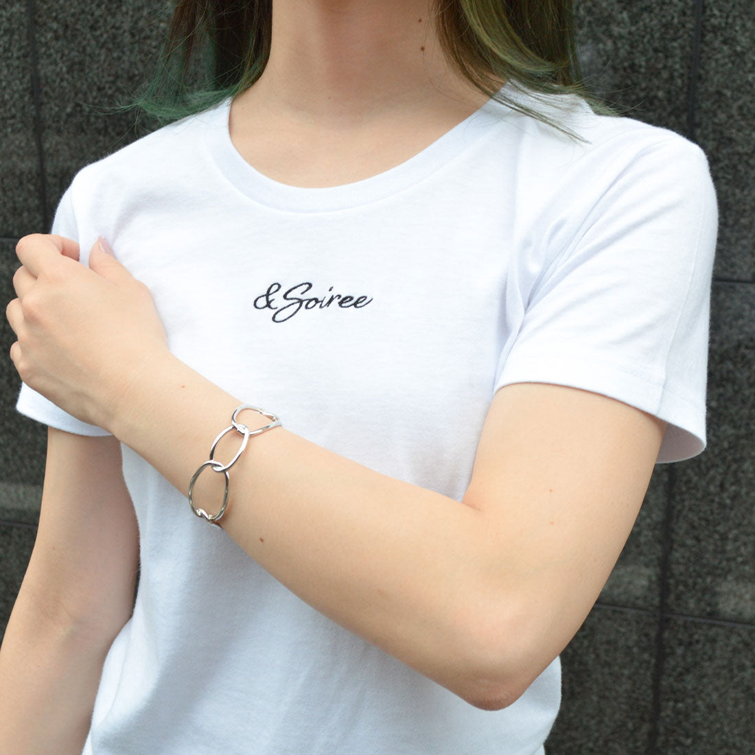 アンドソワレ &soiree 刺繍ロゴレタリングTシャツ