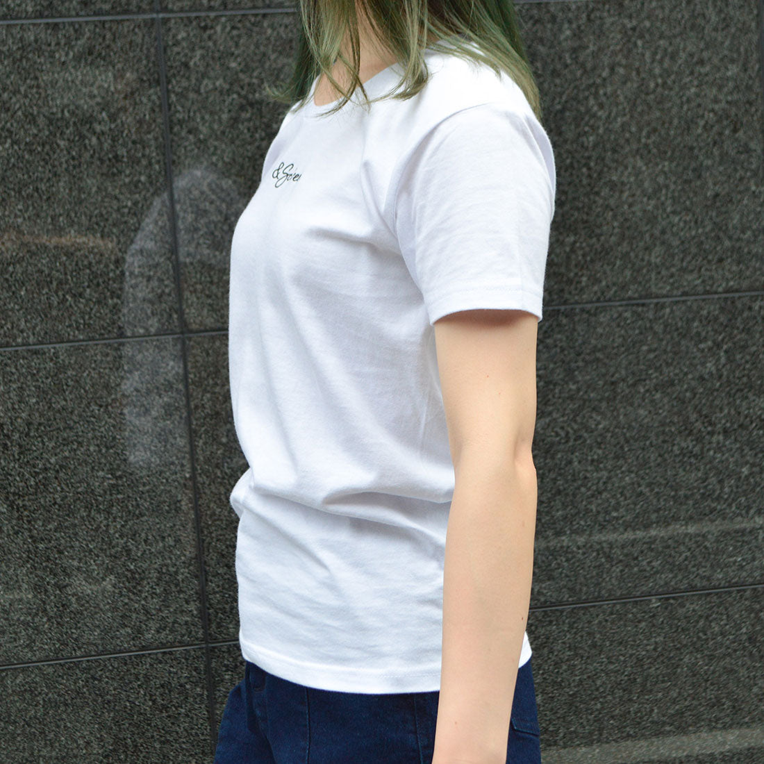 アンドソワレ &soiree 刺繍ロゴレタリングTシャツ