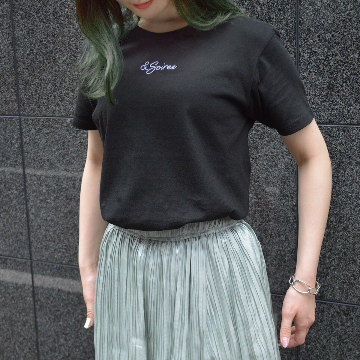 アンドソワレ &soiree 刺繍ロゴレタリングTシャツ