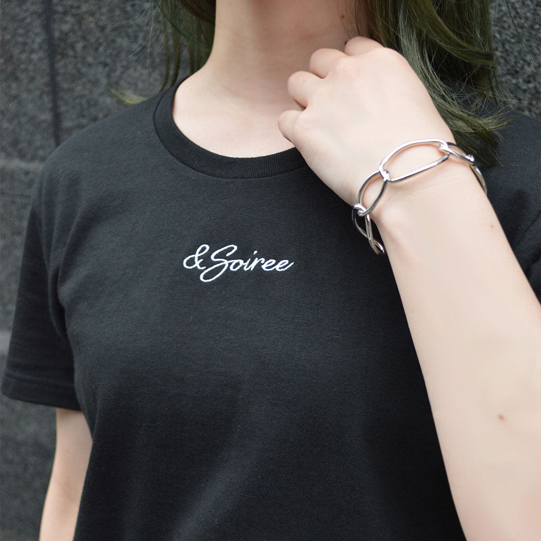 アンドソワレ &soiree 刺繍ロゴレタリングTシャツ