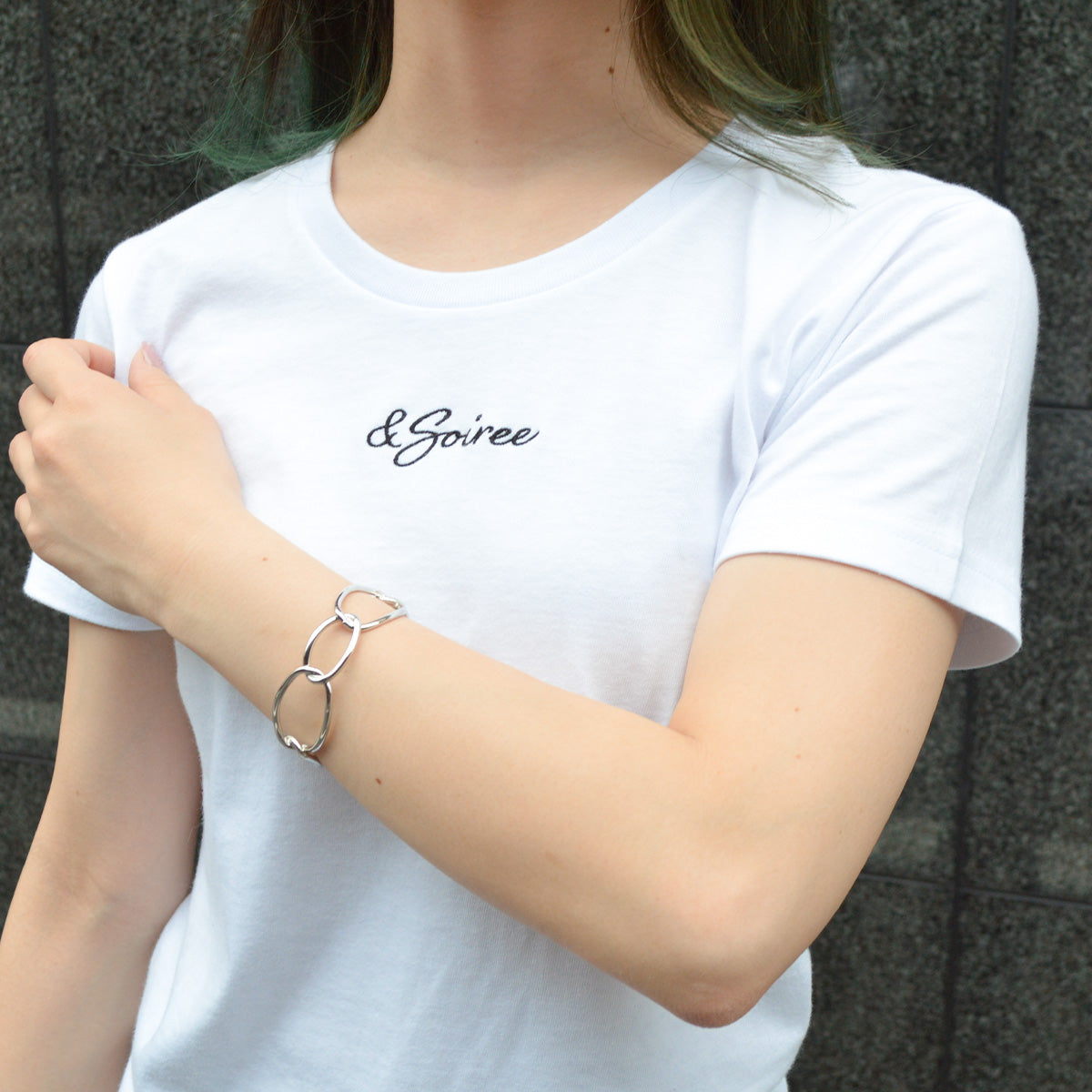 アンドソワレ &soiree 刺繍ロゴレタリングTシャツ
