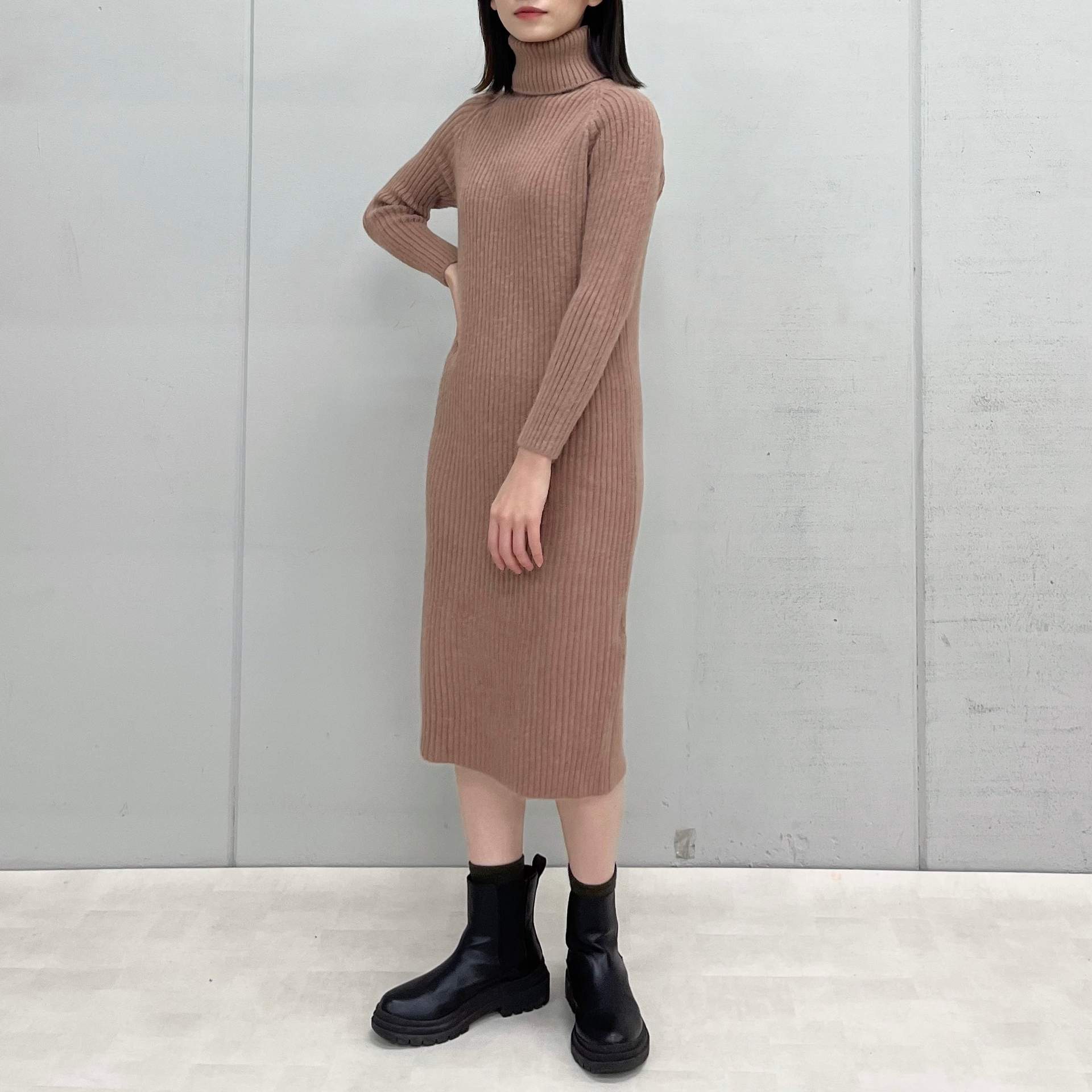 AndoSoulé和Soiree Turtle脖子肋骨編織一件