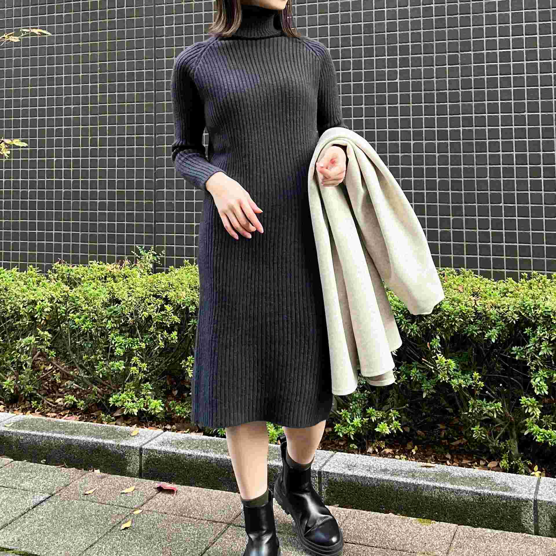 AndoSoulé和Soiree Turtle脖子肋骨編織一件