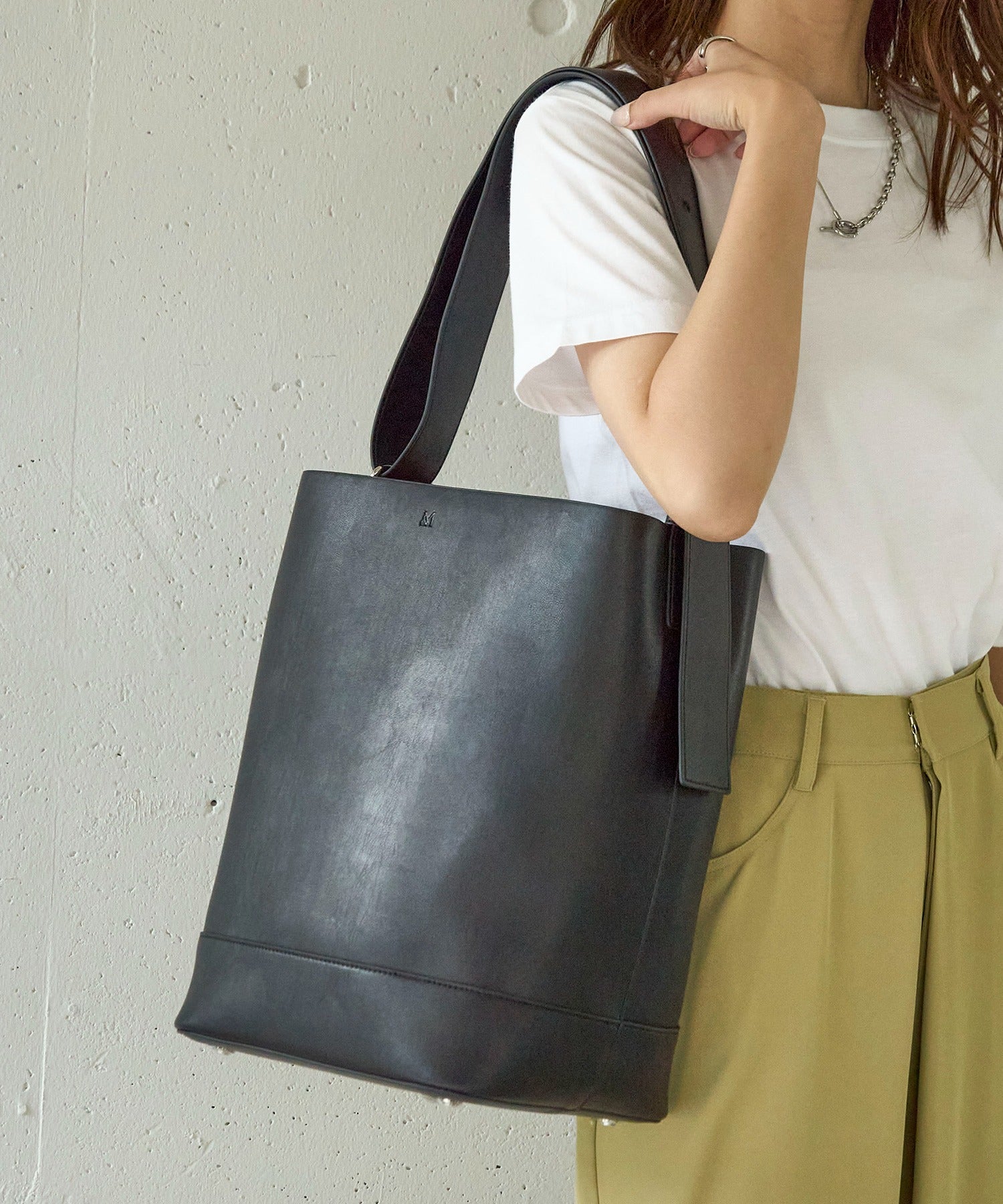 アンドミューク &MyuQ JUNO A4収納可 ショルダーバッグ シンプル 大人キレイバッグ◎ （ブラック） ブラック