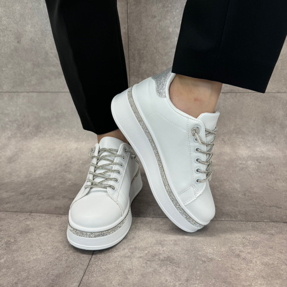 シューズインクローゼット Shoes in Closet -シュークロ- 厚底 ラインストーン スリッポン スニーカー 6432,ホワイト