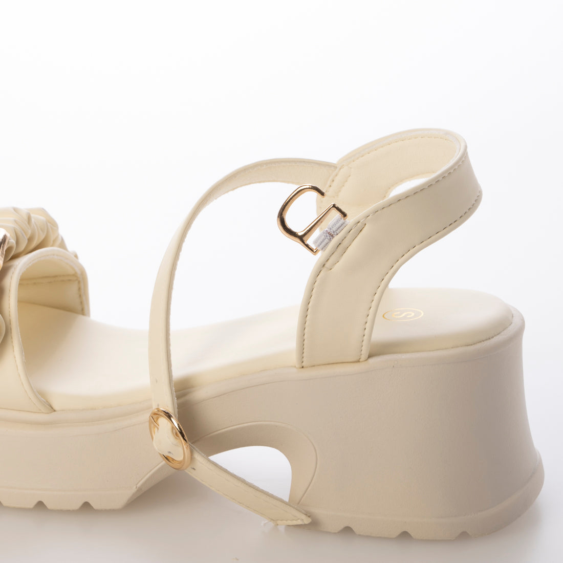 シューズインクローゼット Shoes in Closet -シュークロ- 軽量厚底 チャンキーヒール バックル ギャザーベルト サンダル 5991 （アイボリー） アイボリー