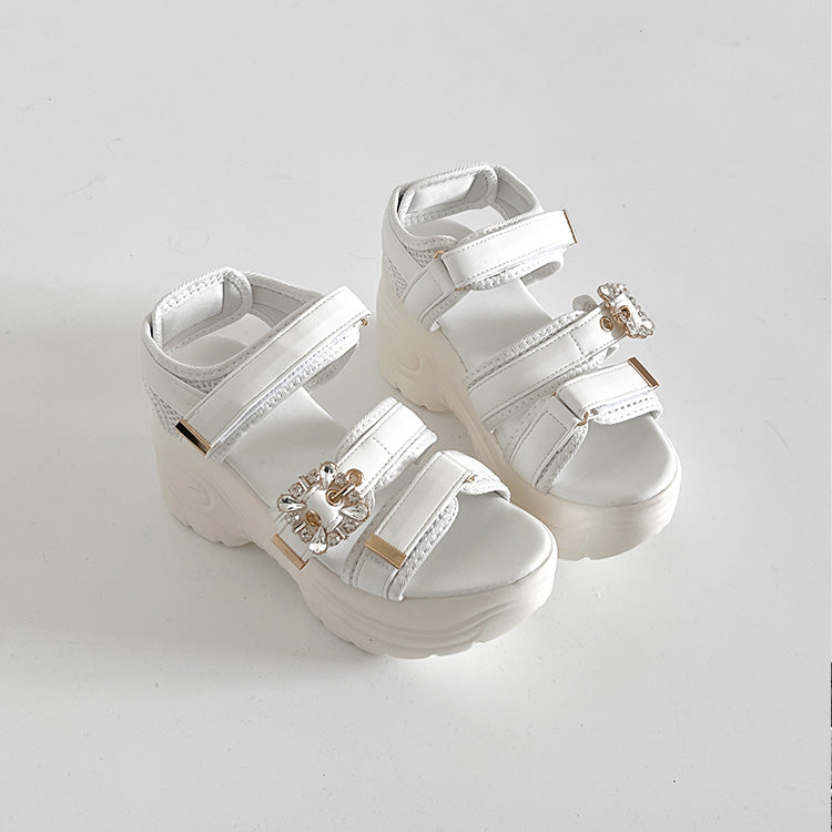 シューズインクローゼット Shoes in Closet -シュークロ- 超軽量厚底 スタイルアップソール  ビジューバックル スポーツサンダル 5989 （ホワイト） ホワイト
