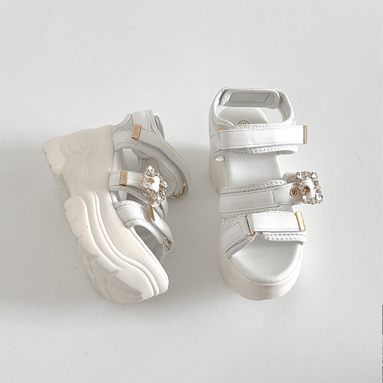 シューズインクローゼット Shoes in Closet -シュークロ- 超軽量厚底 スタイルアップソール  ビジューバックル スポーツサンダル 5989 （ホワイト） ホワイト