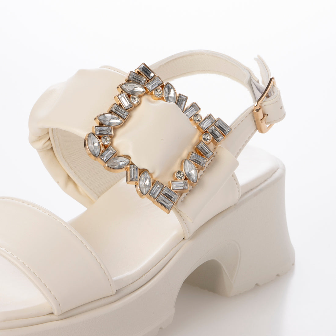 シューズインクローゼット Shoes in Closet -シュークロ- 厚底 ビジューバックル ヒールアップソール サンダル 5923 （ベージュ） ベージュ