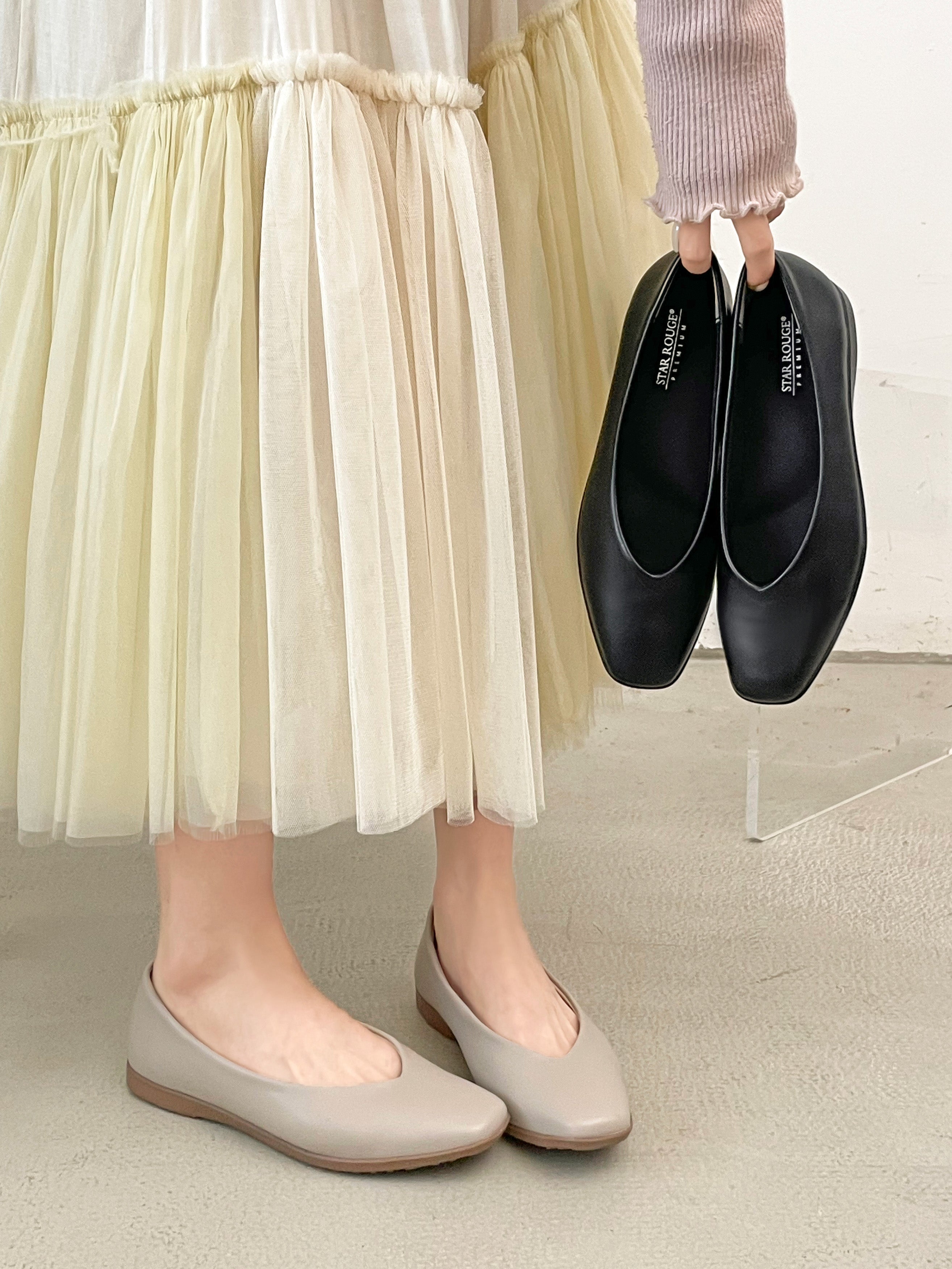 シューズインクローゼット Shoes in Closet -シュークロ- 超軽量 スクエア Vカット ベーシック フラットパンプス 3027 （グレージュ） グレージュ