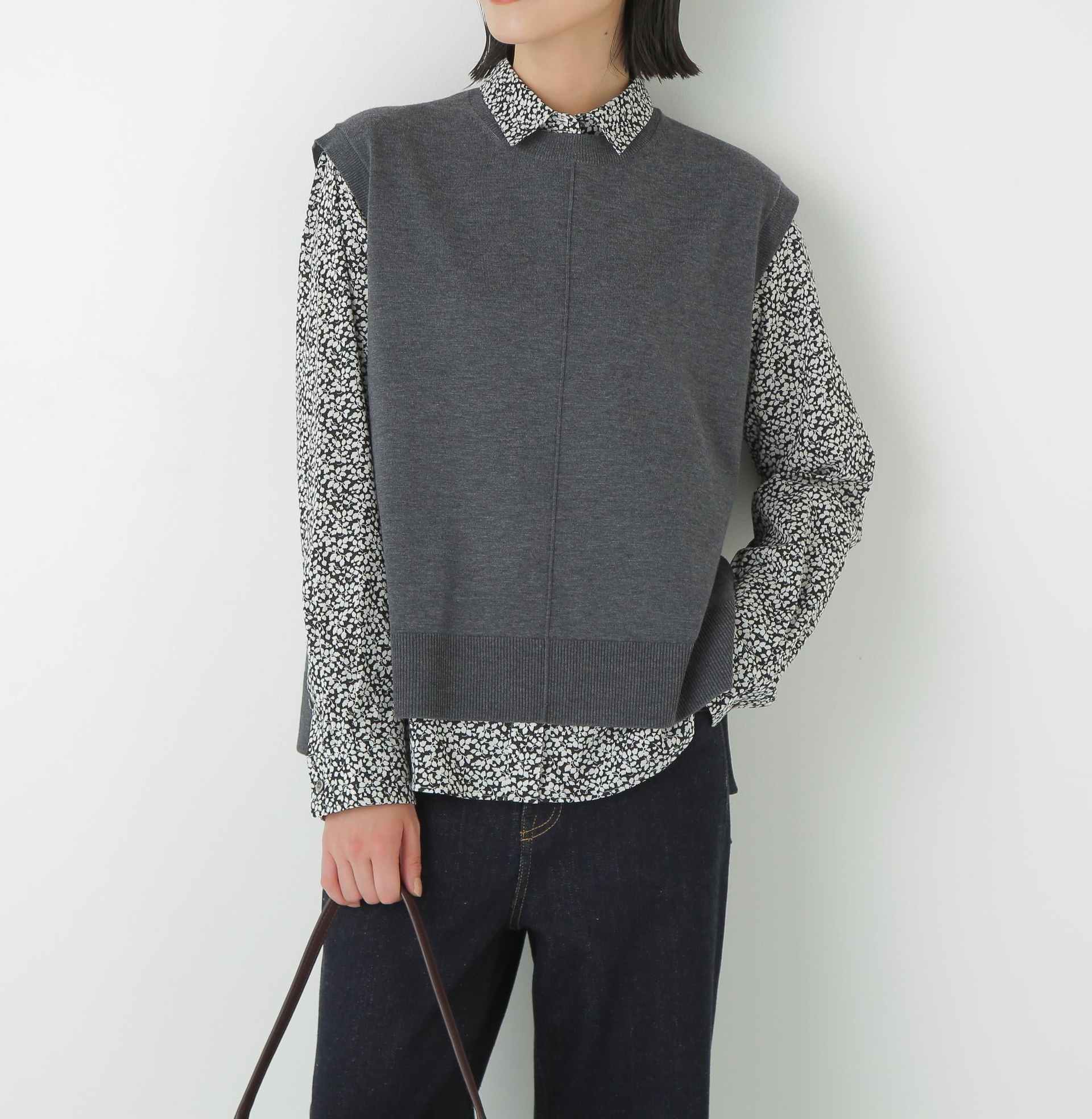 ◆ハーゲージクルーネックニットベスト チャコール1