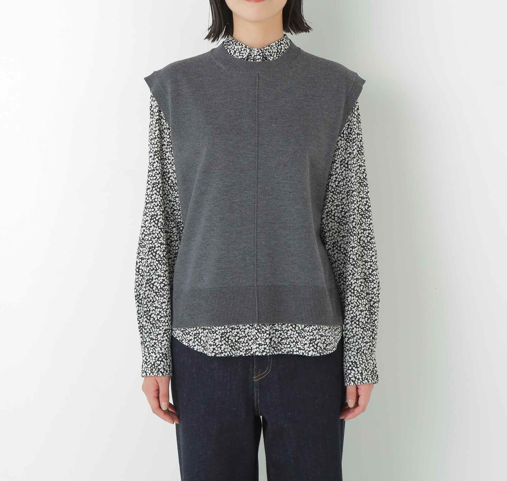 ◆ハーゲージクルーネックニットベスト チャコール1