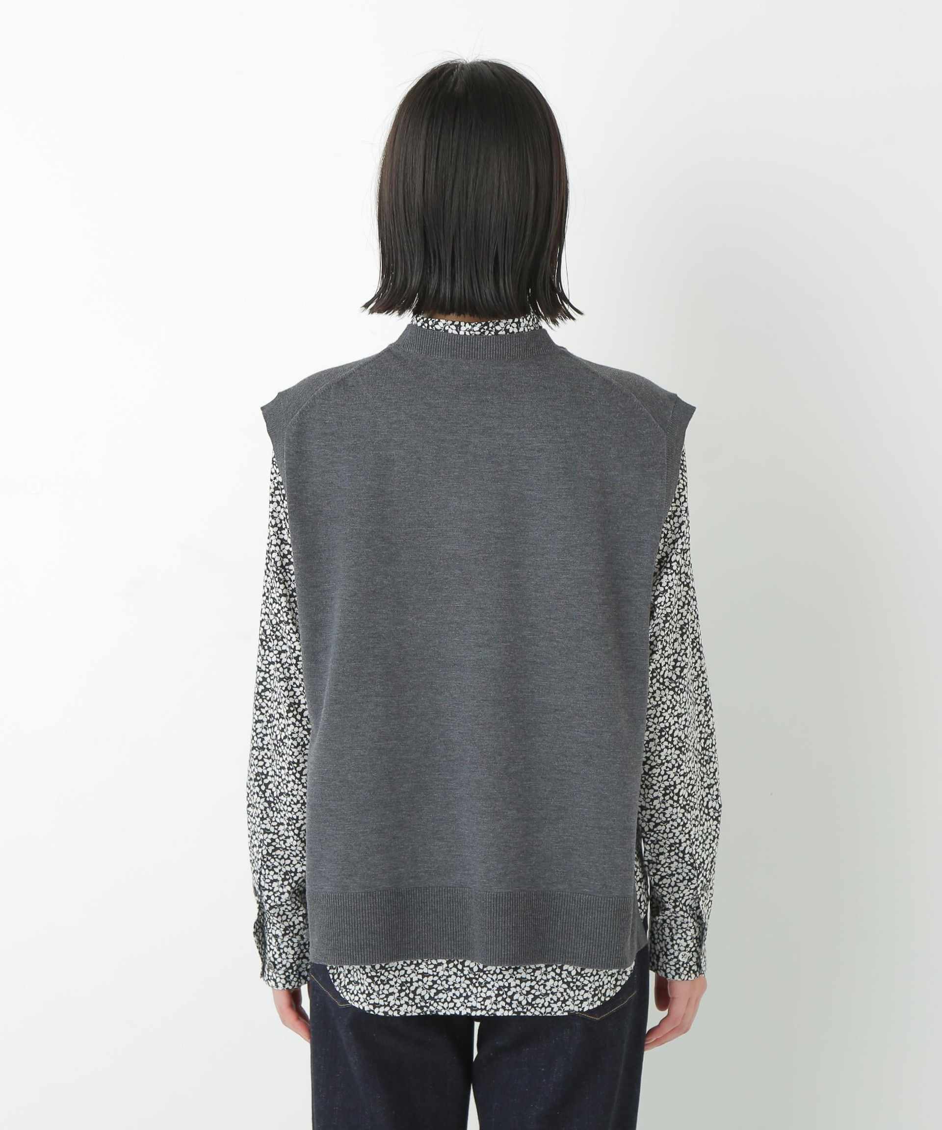 ◆ハーゲージクルーネックニットベスト チャコール1