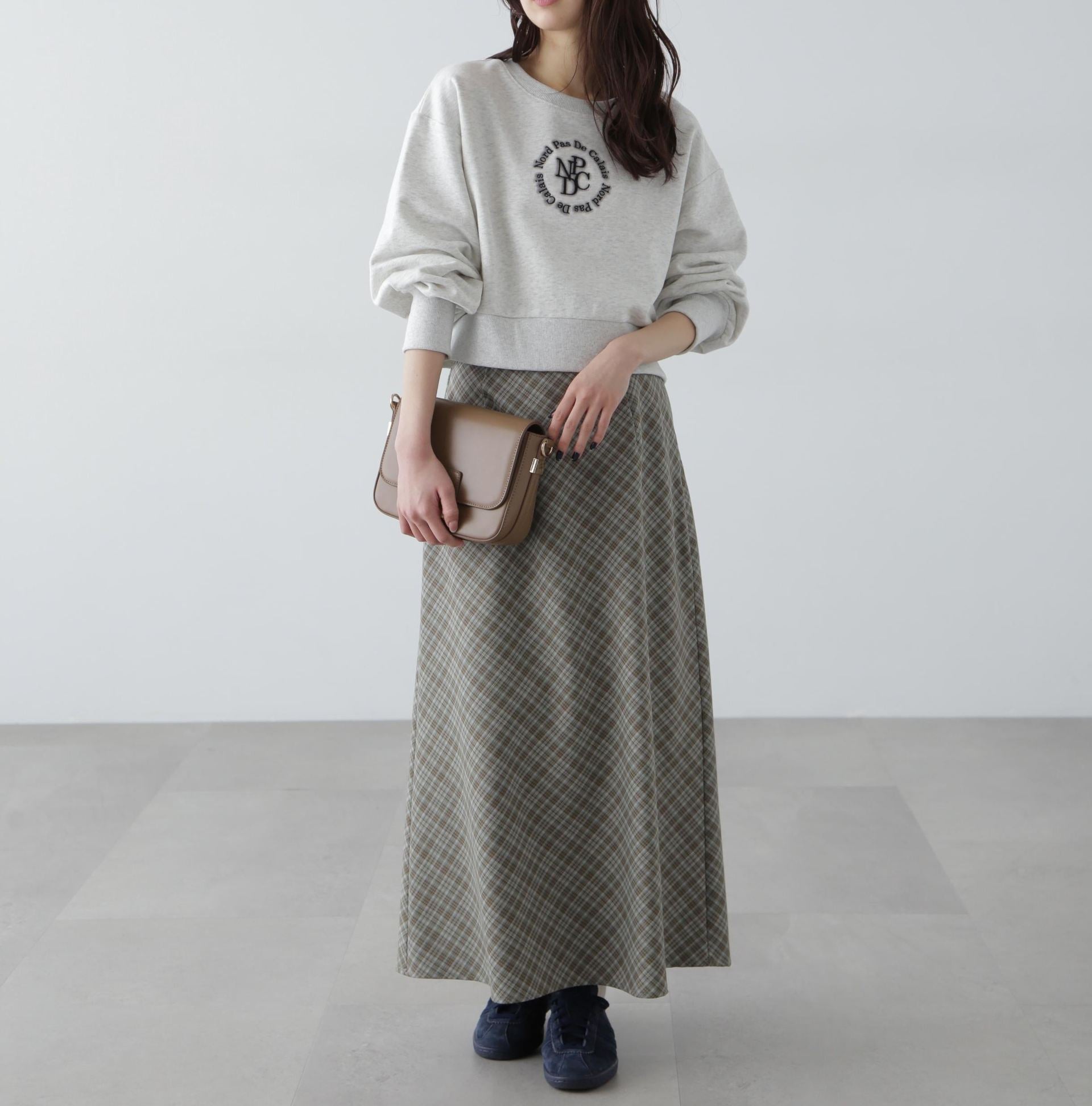 サークルロゴ刺繍ショート丈スウェット オートミール1