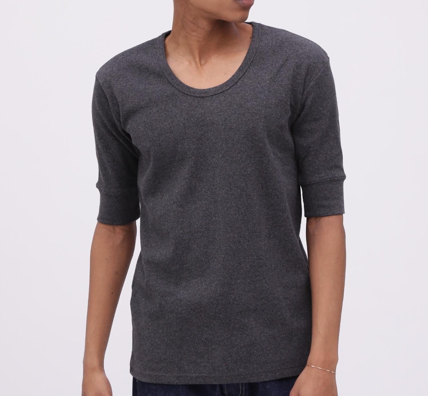 《DAILY/デイリー》HALF SLEEVE U-NECK T-SHIRT/デイリー 五分袖 Uネック Tシャツ/AVIREX チャコール