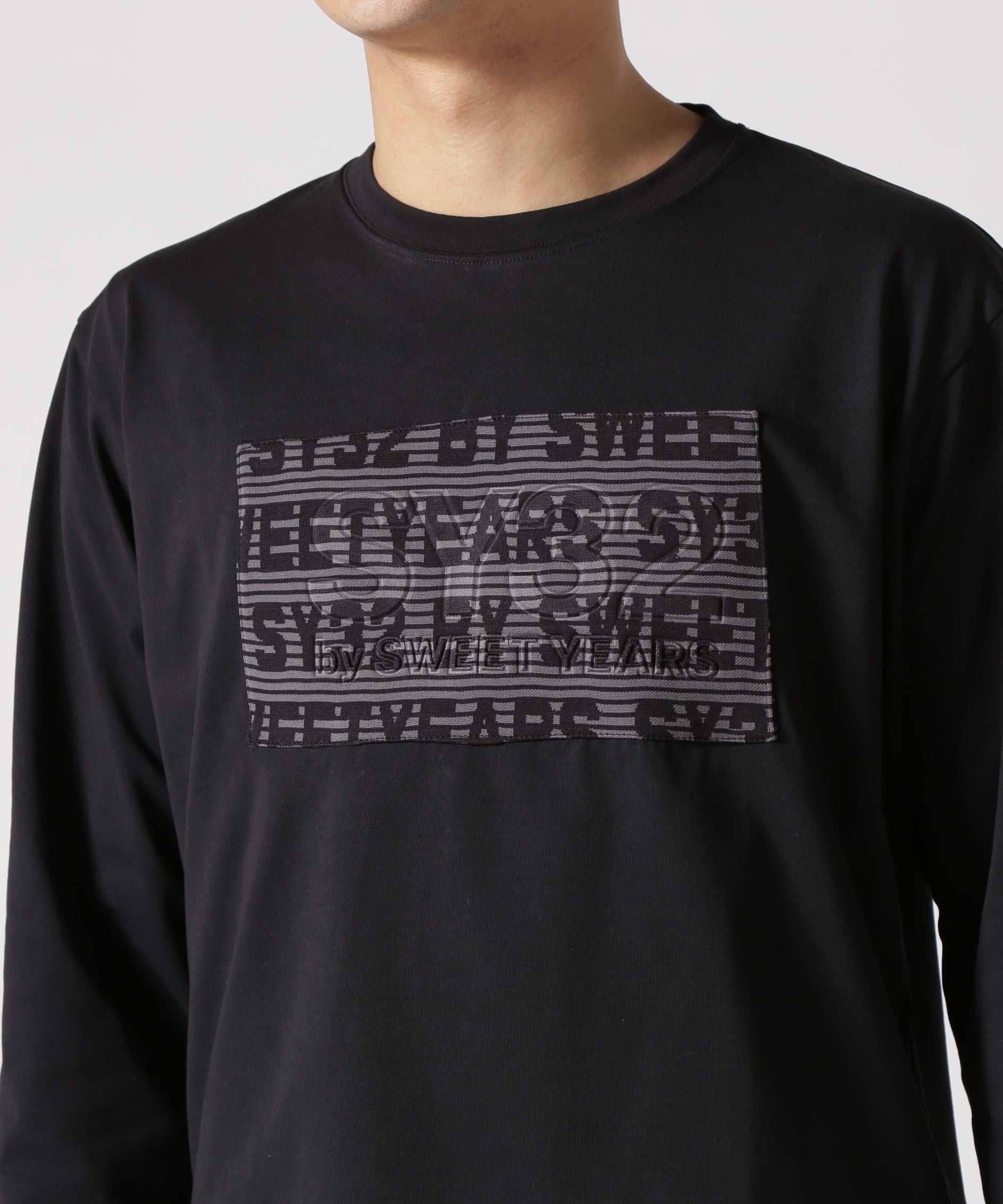 SY32 y SWEET YEA>S /JACQUA>D EMROSS LOGO L/S T ブラック