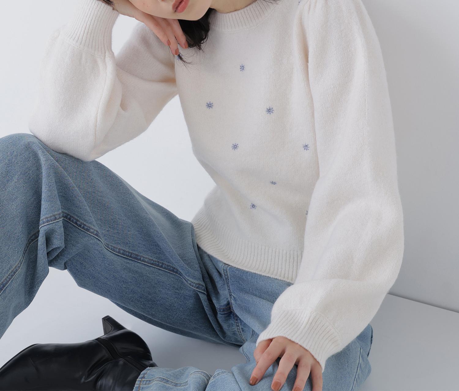フラワー刺繍ニット オフホワイト1
