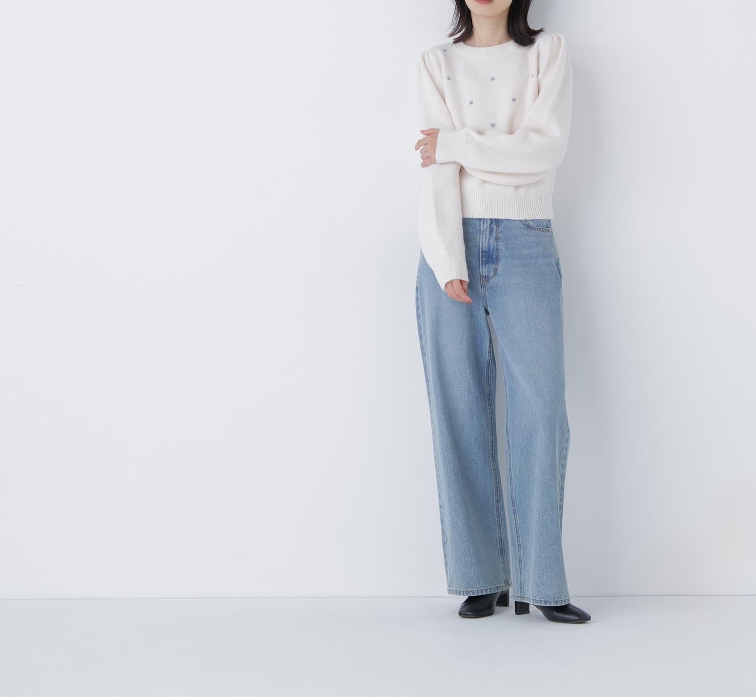 フラワー刺繍ニット オフホワイト1