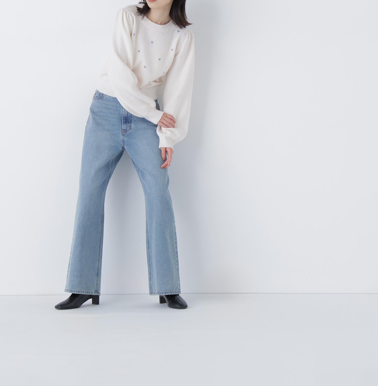 フラワー刺繍ニット オフホワイト1