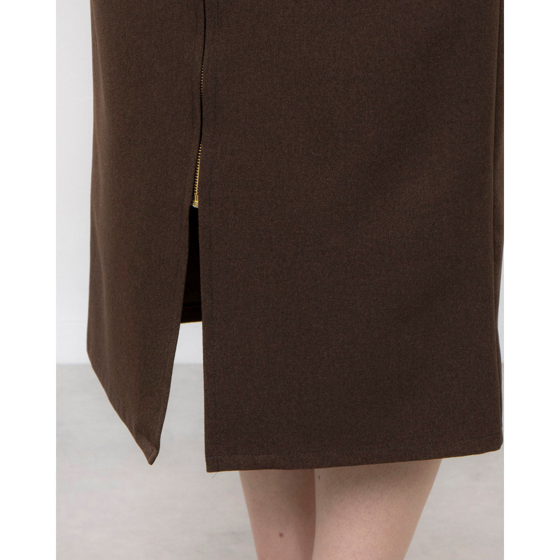 トゥエルブアジェンダ 12Twelve Agenda フロントファスナー両ポケタイトスカート （ブラウン） ブラウン