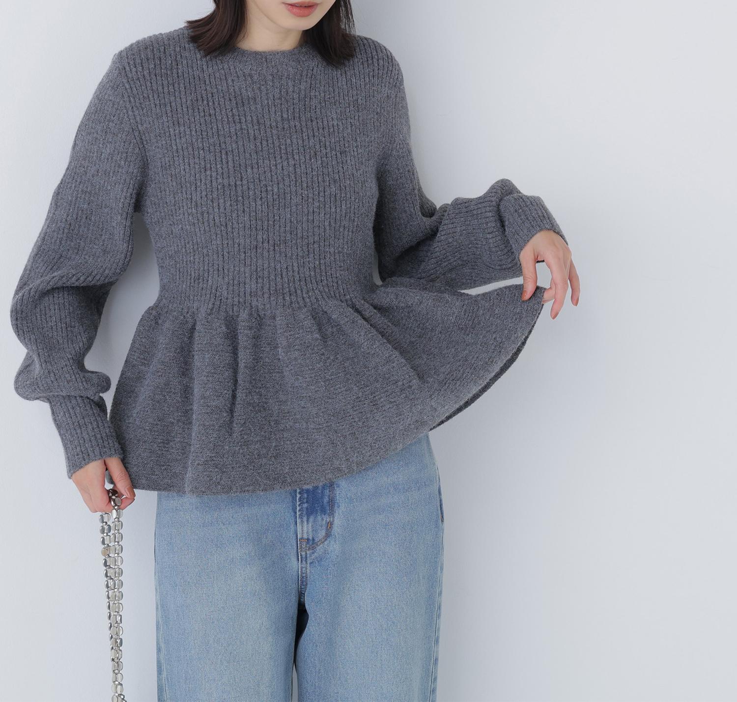 フォルムペプラムニット グレー