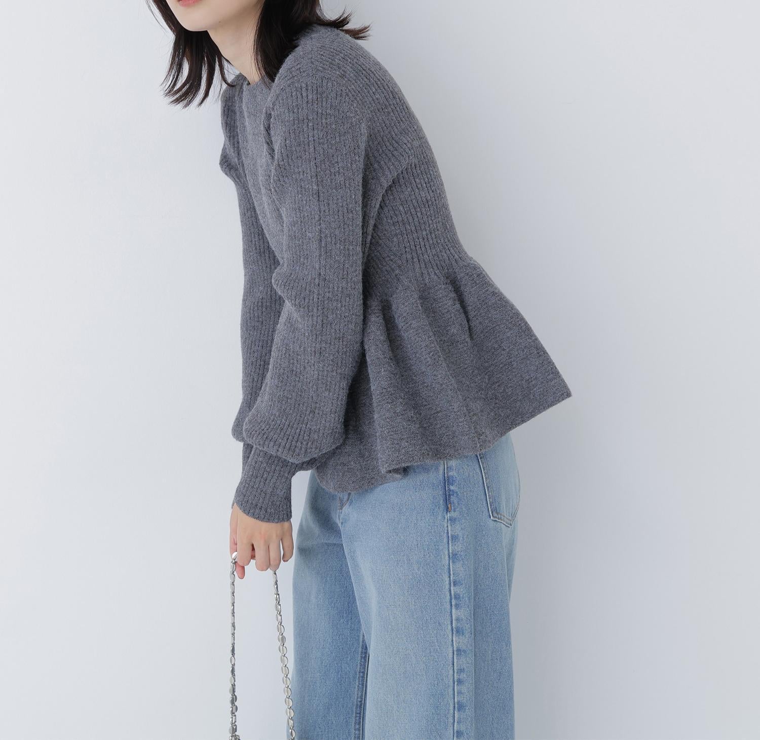 フォルムペプラムニット グレー