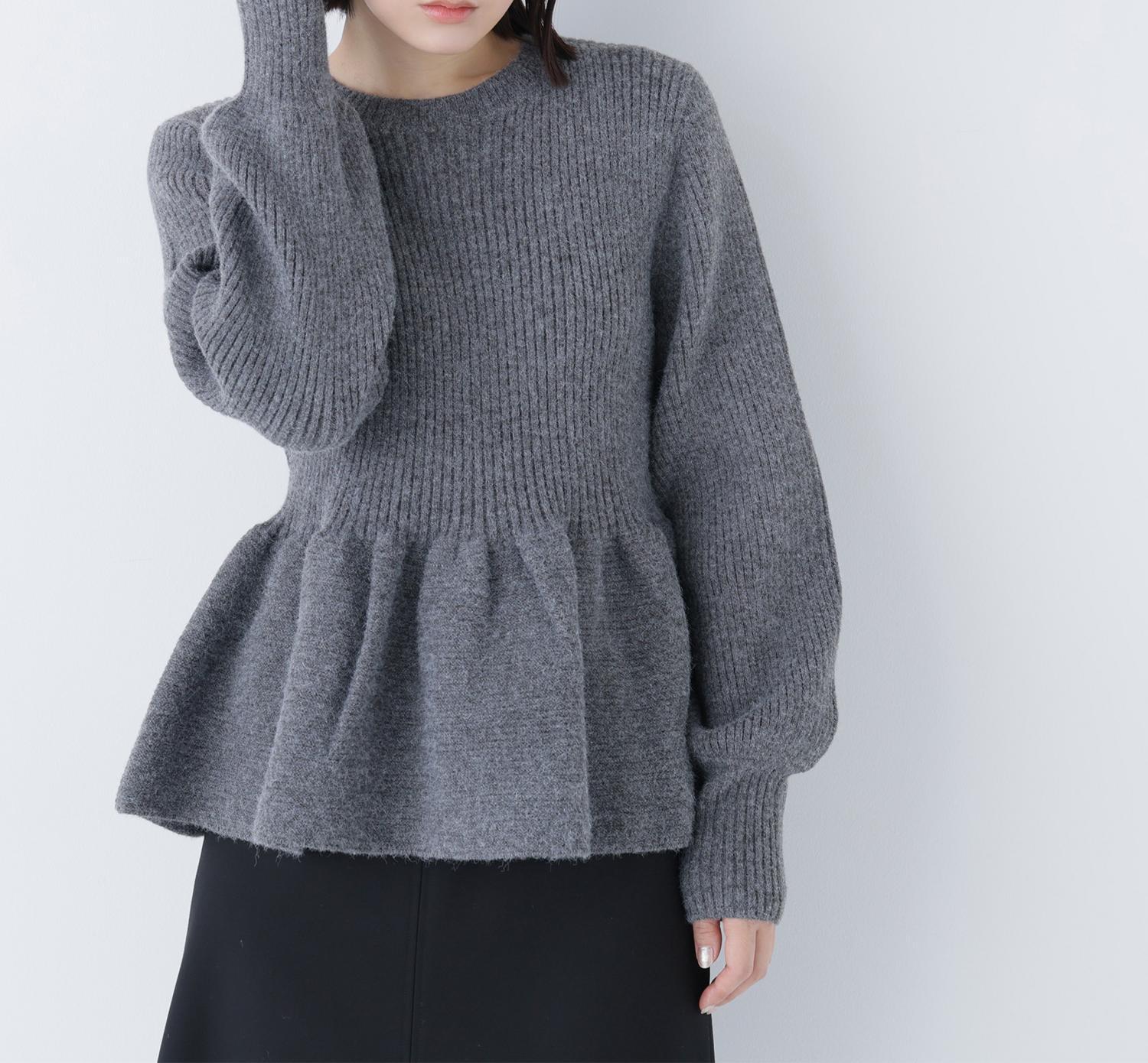 フォルムペプラムニット グレー