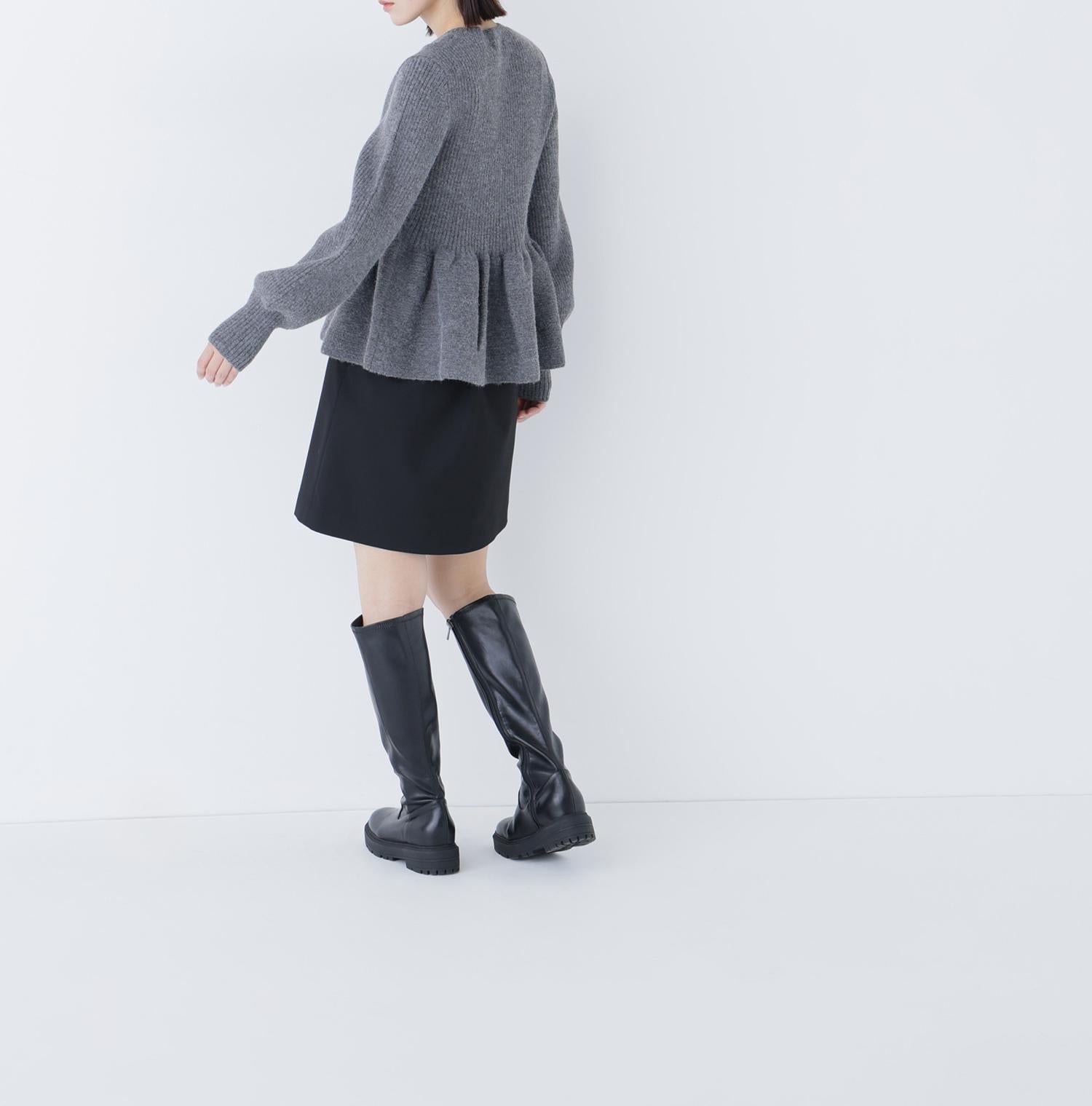 フォルムペプラムニット グレー