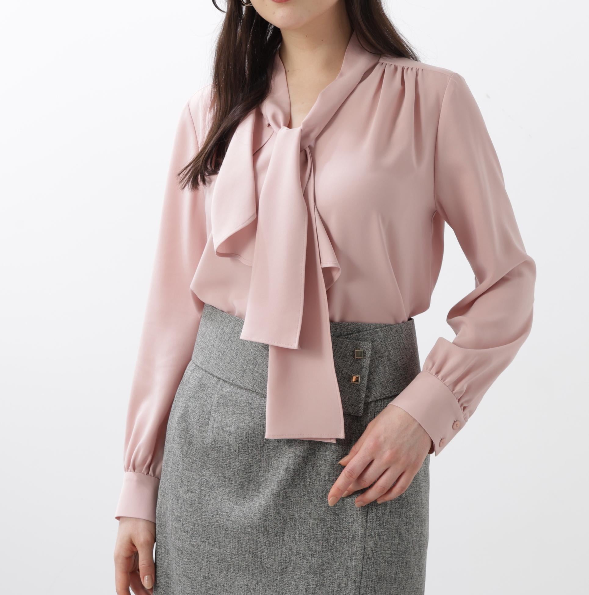 ［WEB/店舗限定カラー］ラッフルアクセントボウタイブラウス ピンク