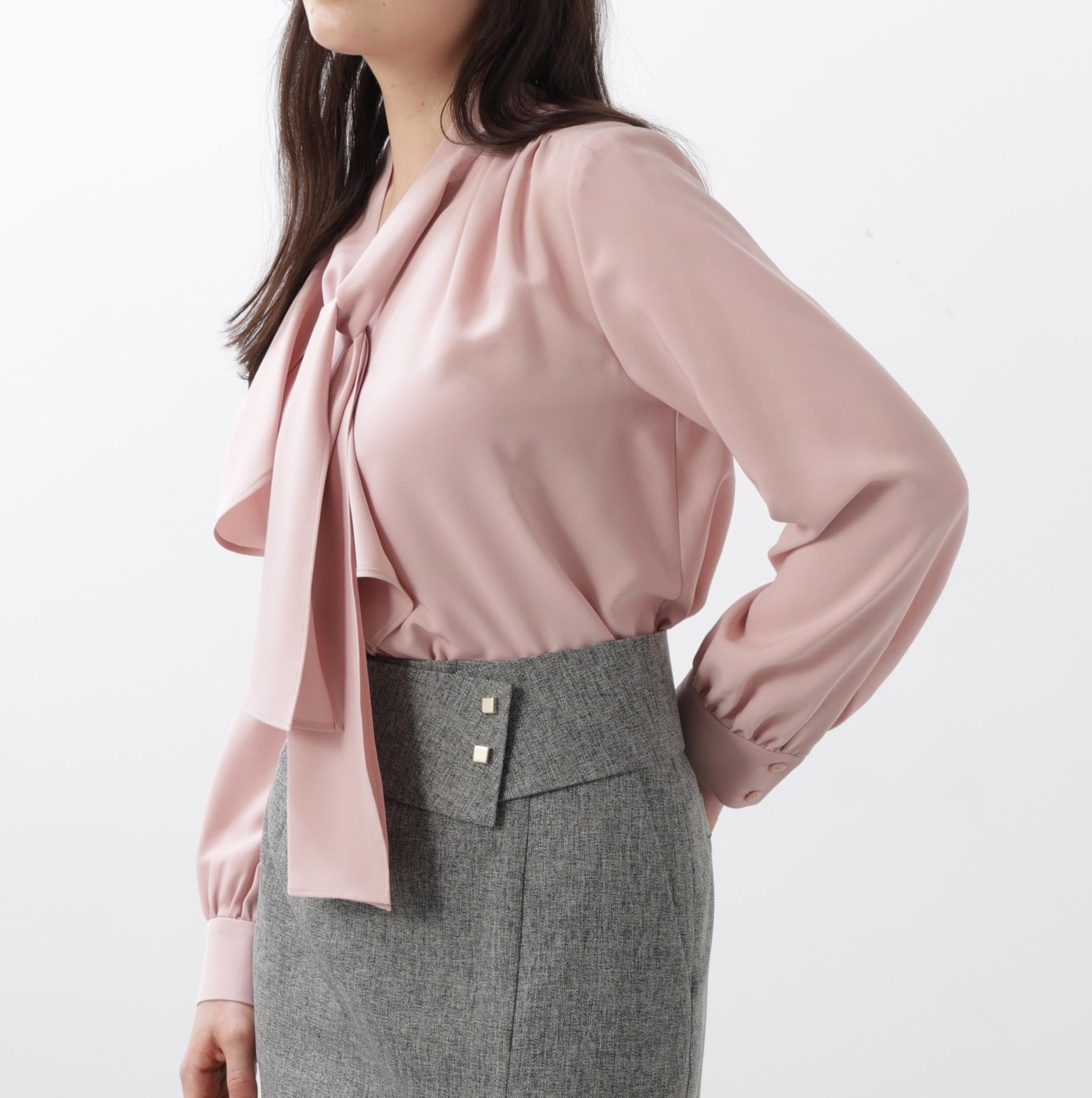 ［WEB/店舗限定カラー］ラッフルアクセントボウタイブラウス ピンク