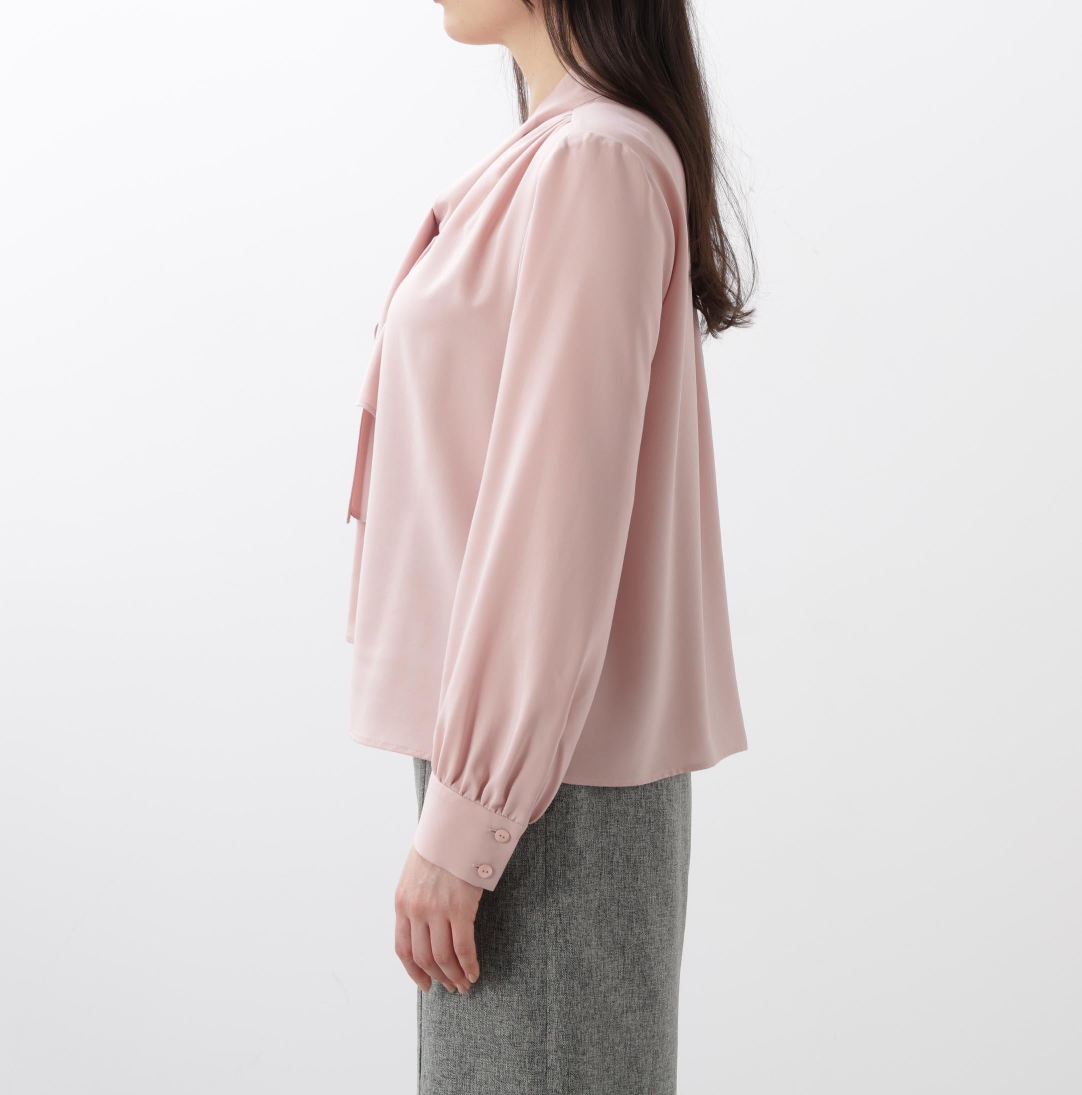 ［WEB/店舗限定カラー］ラッフルアクセントボウタイブラウス ピンク