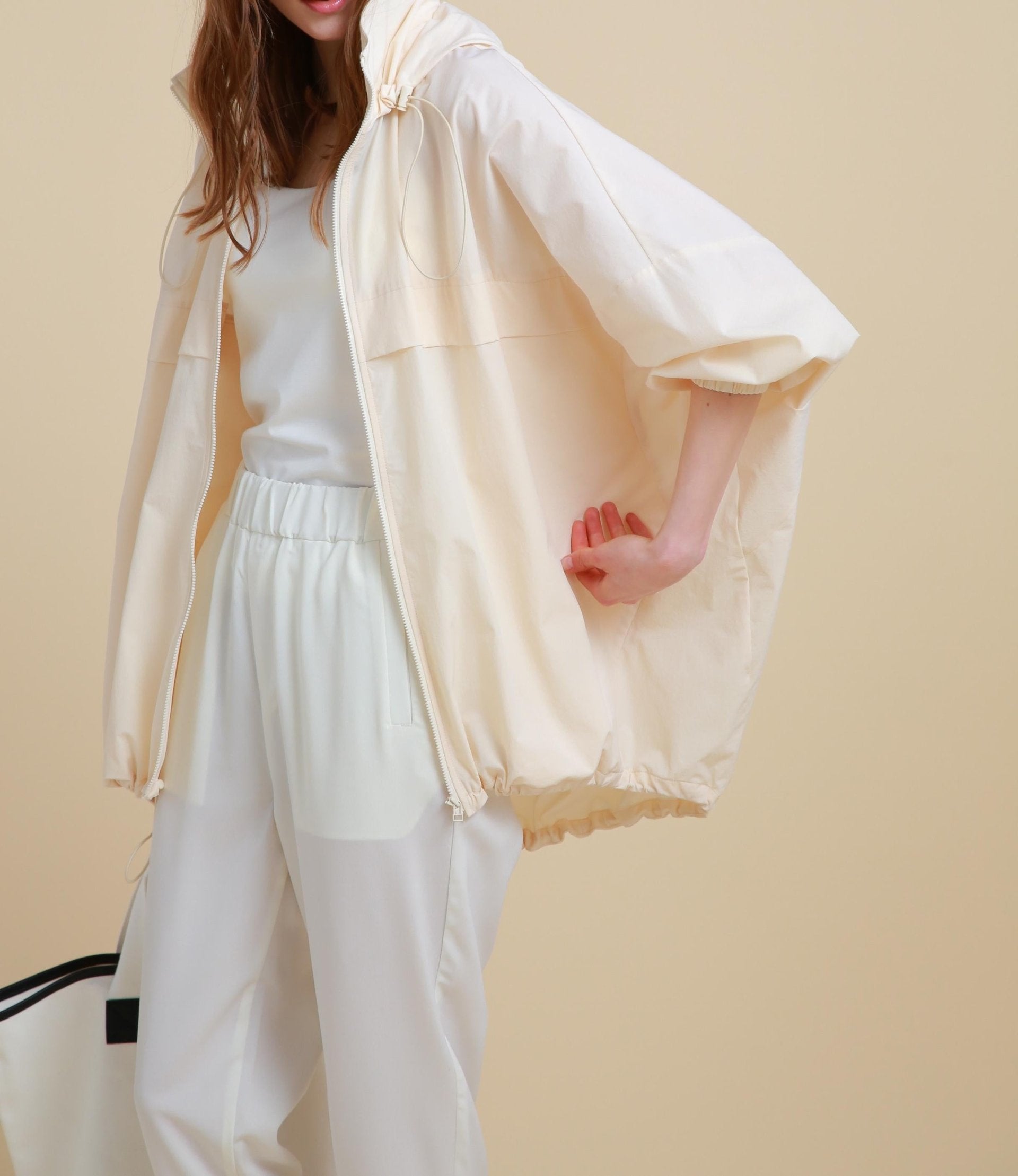 [THE HOLIDAY CLOSET]ドルマンフードコート エクリュ1