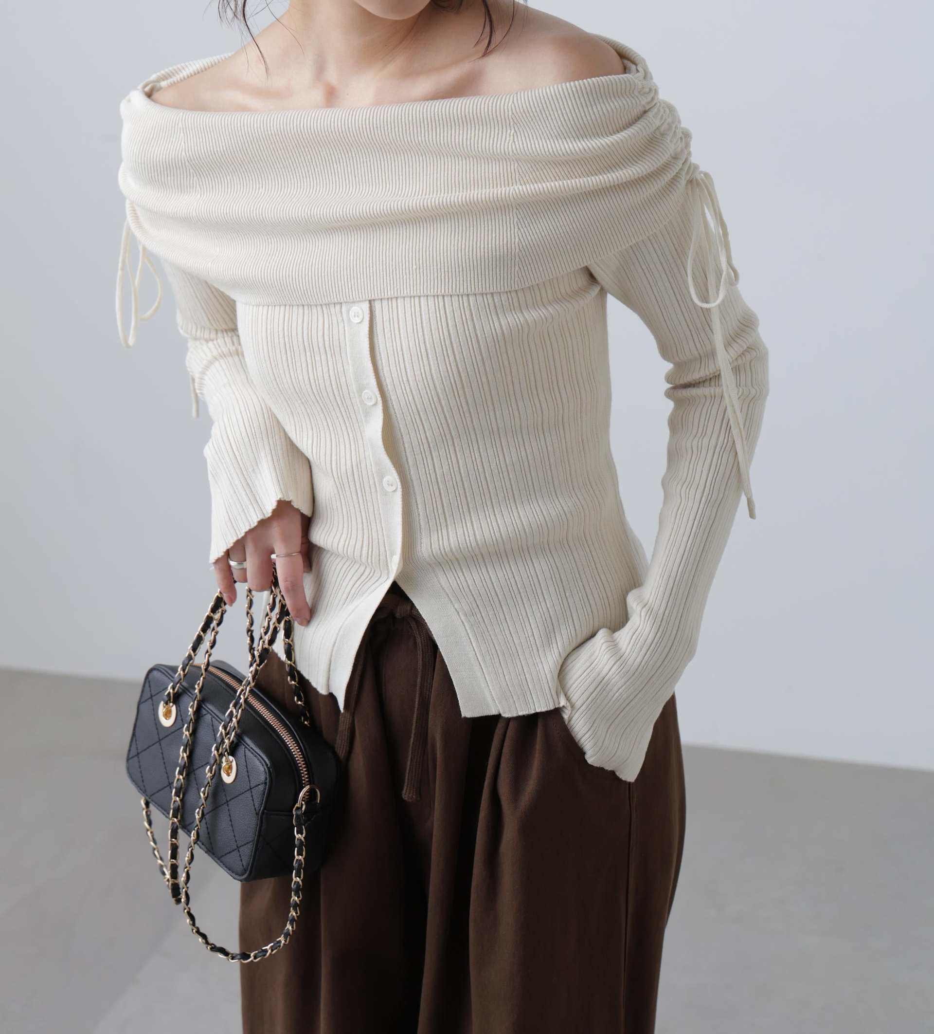 リボンシャーリングオフショルダーニット オフ