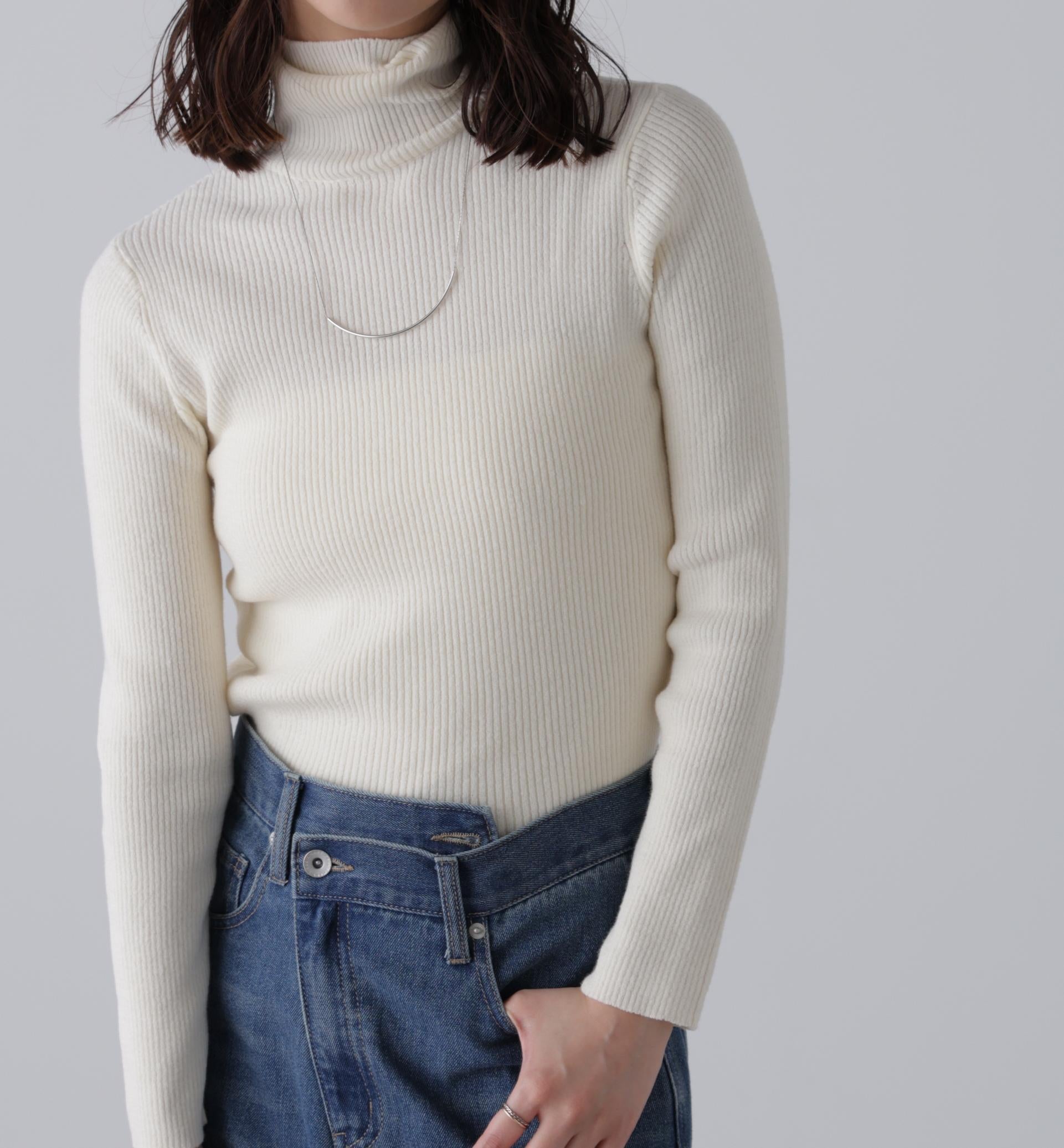 タートルネックリブニット ホワイト