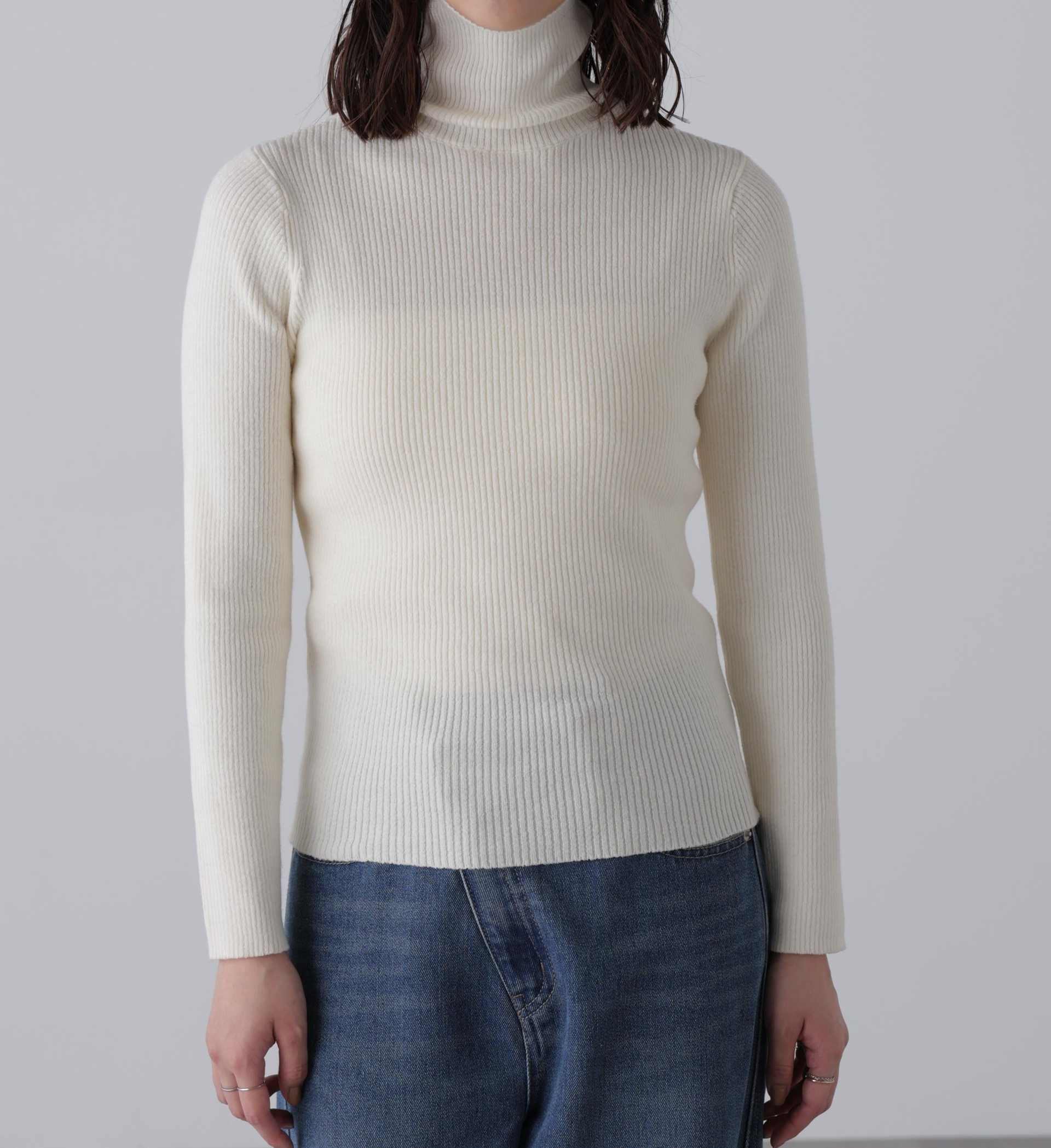 タートルネックリブニット ホワイト