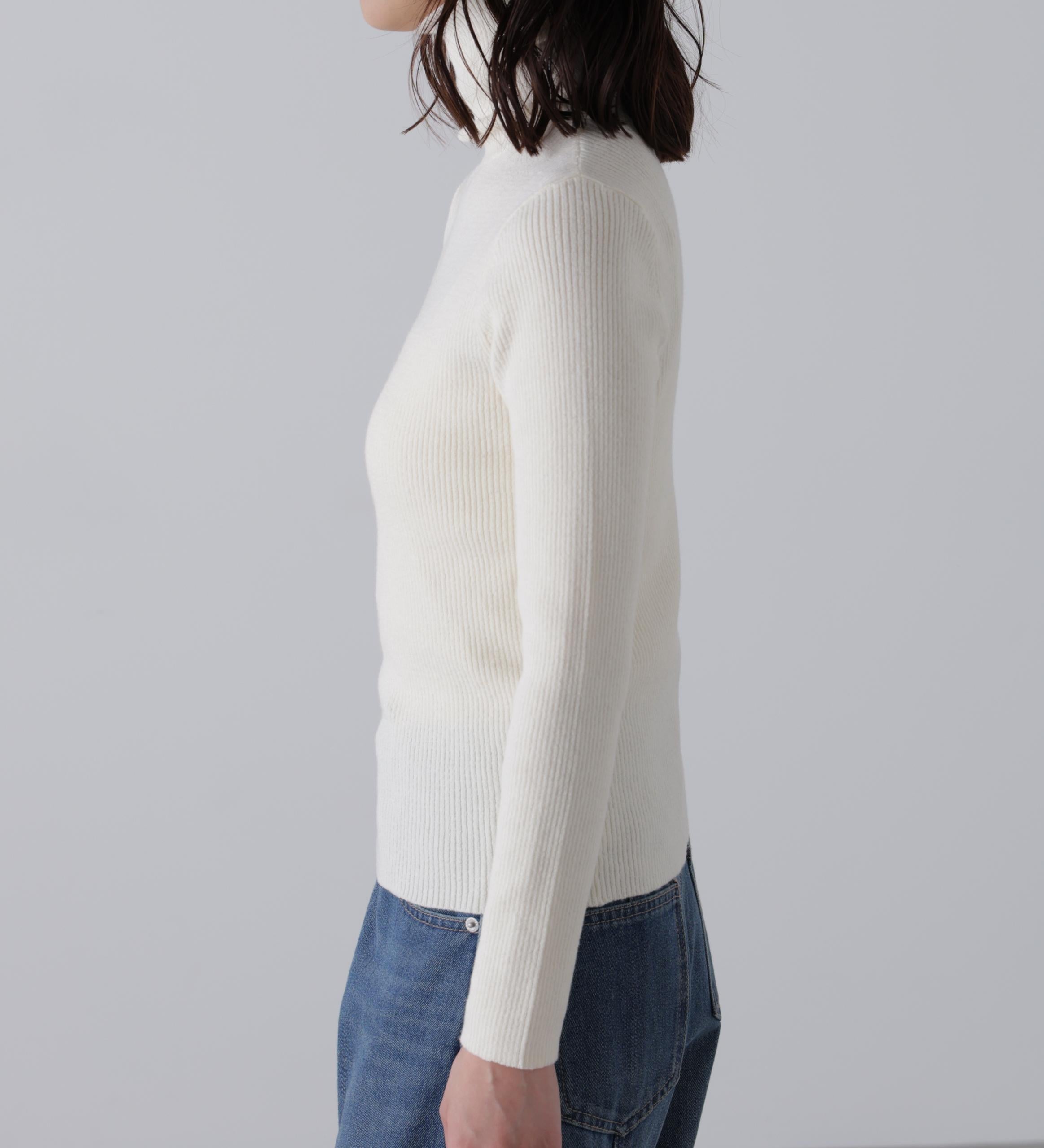 タートルネックリブニット ホワイト