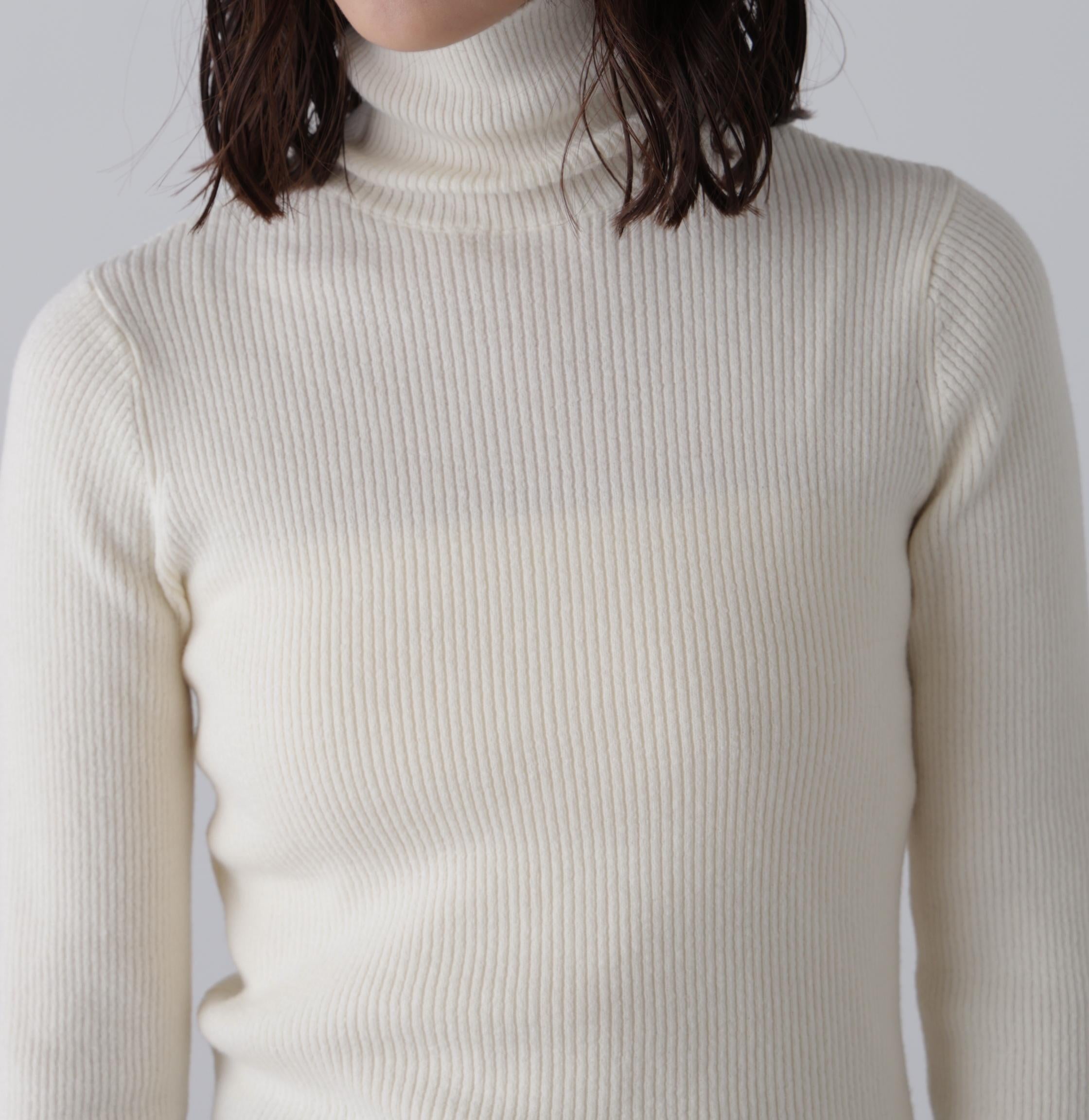 タートルネックリブニット ホワイト