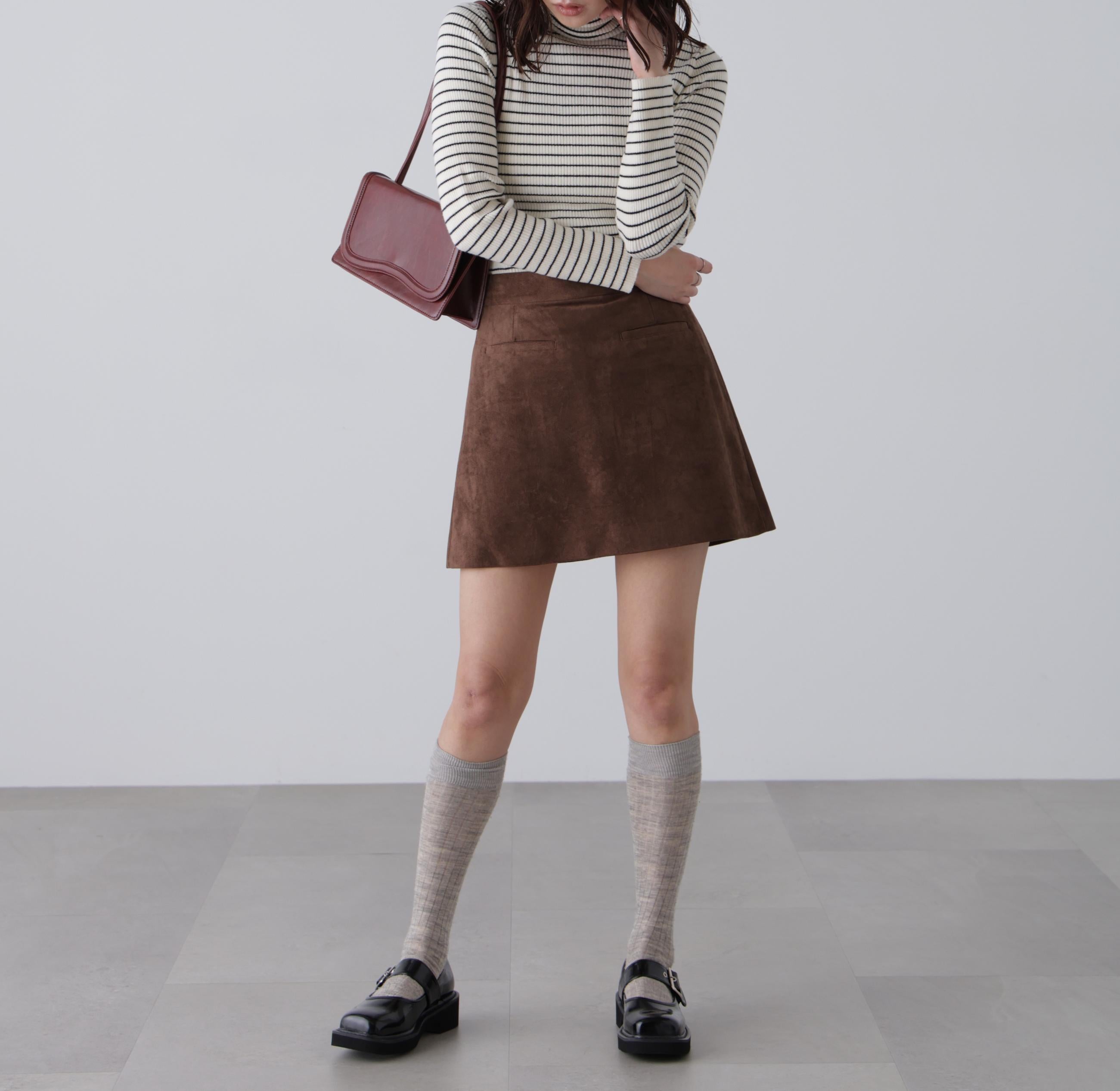 タートルネックリブニット ホワイト×ブラック1