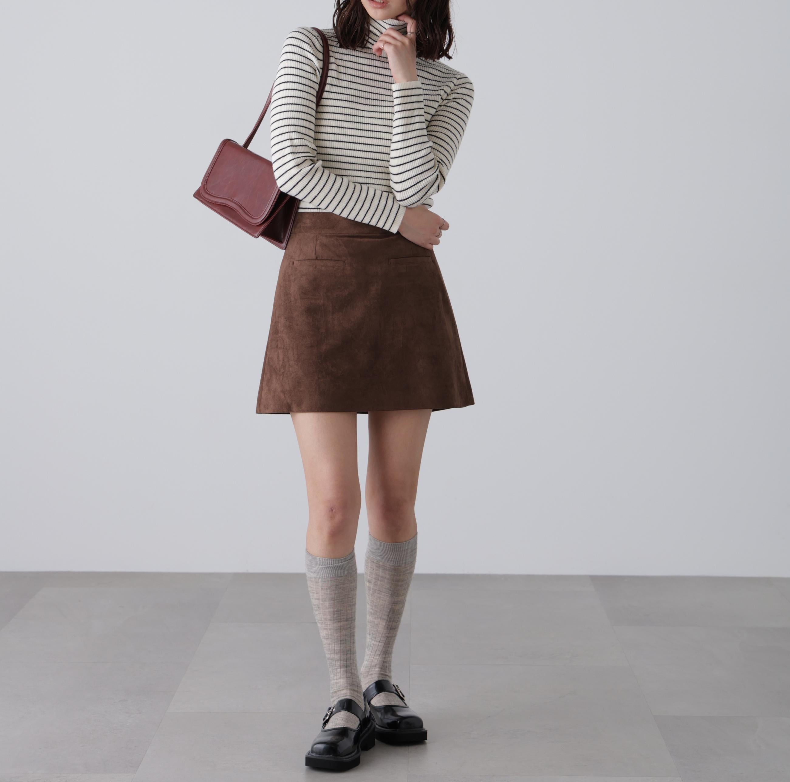 タートルネックリブニット ホワイト×ブラック1