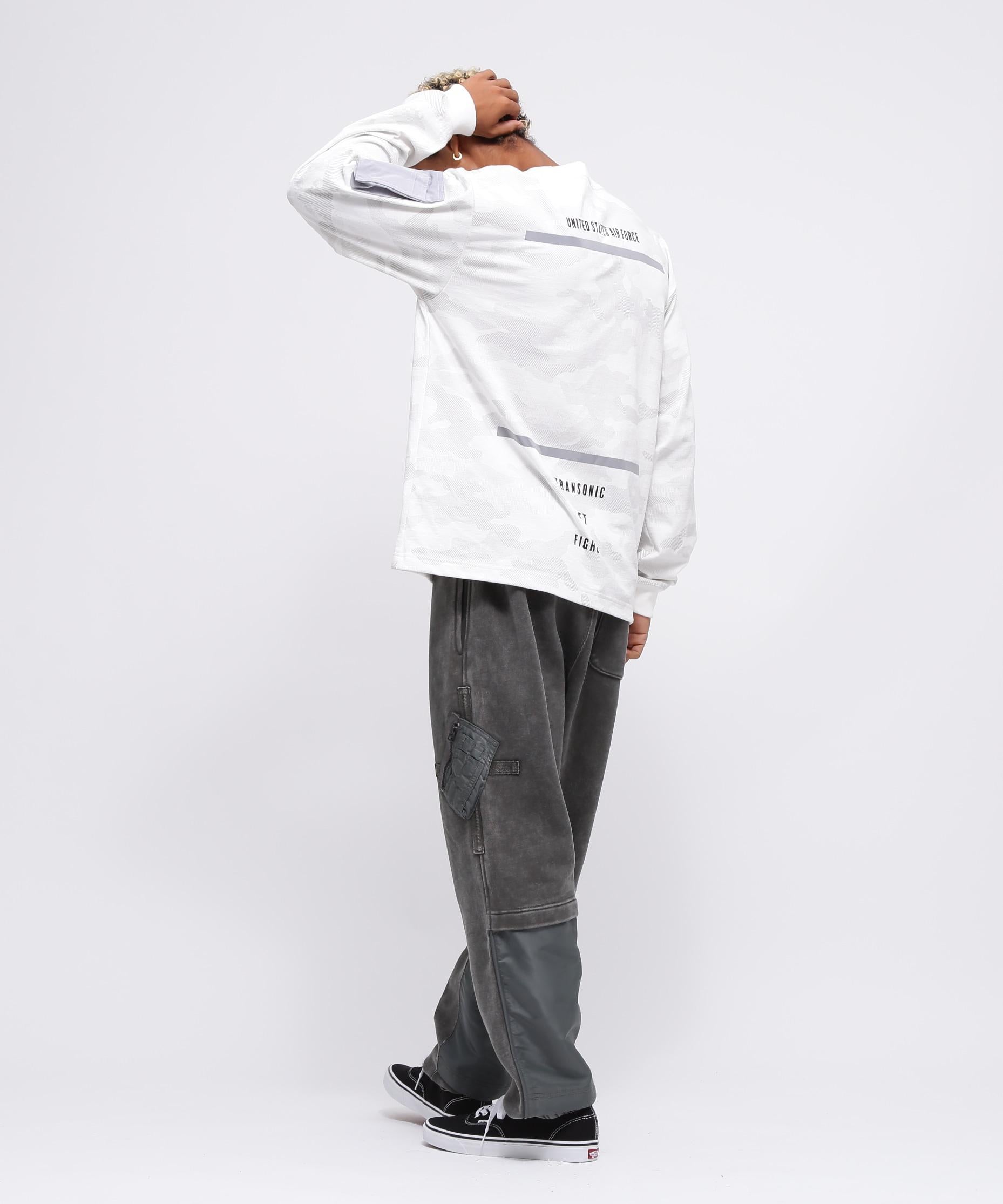 SIDE ZIP STENCIL T-SHI>T "HAT IN THE >ING" / サイドジップ ステンシル 長袖Tシャツ "ハット  ホワイトカモ34