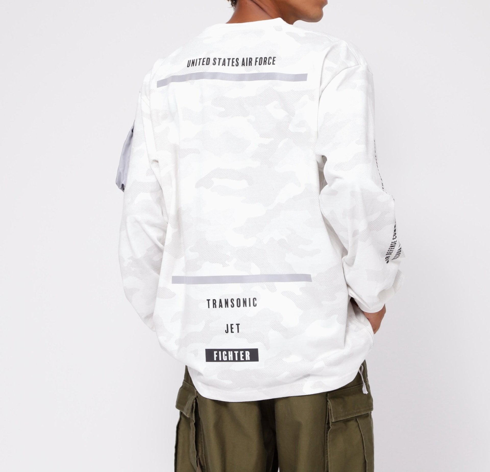 SIDE ZIP STENCIL T-SHI>T "HAT IN THE >ING" / サイドジップ ステンシル 長袖Tシャツ "ハット  ホワイトカモ34