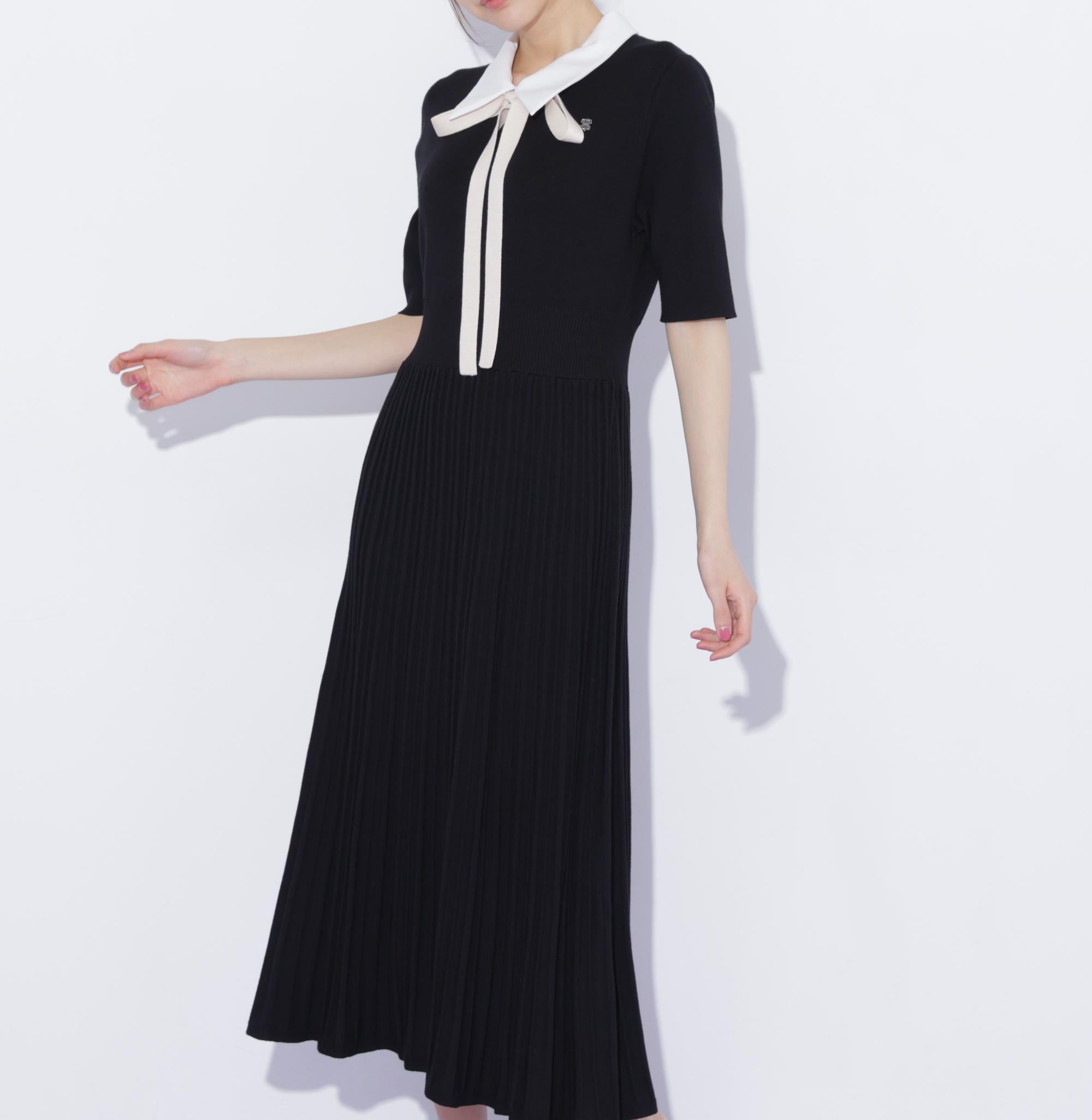 襟付きプリーツニットワンピース ブラック