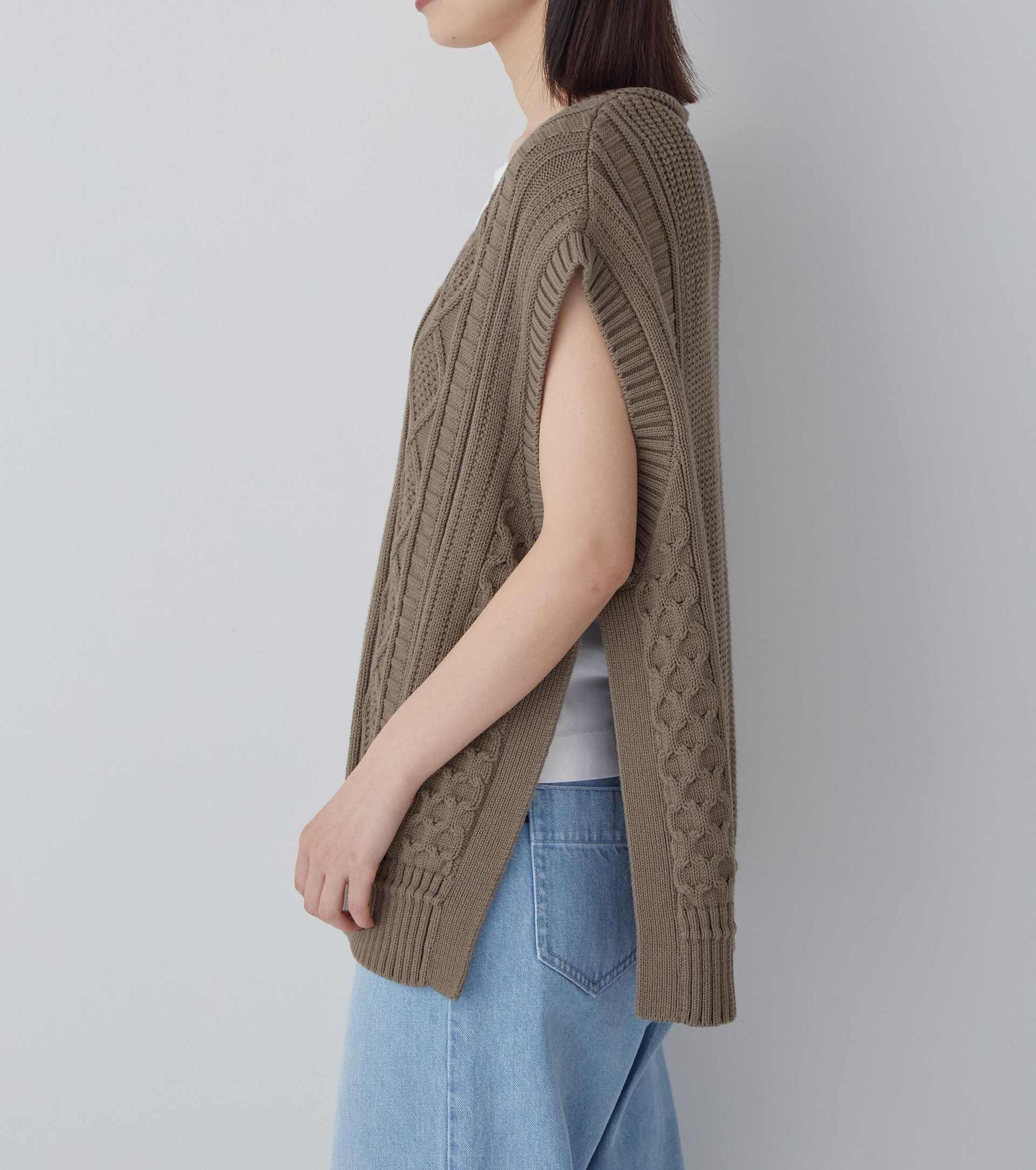 ◆ケーブル編みニットベスト カーキ