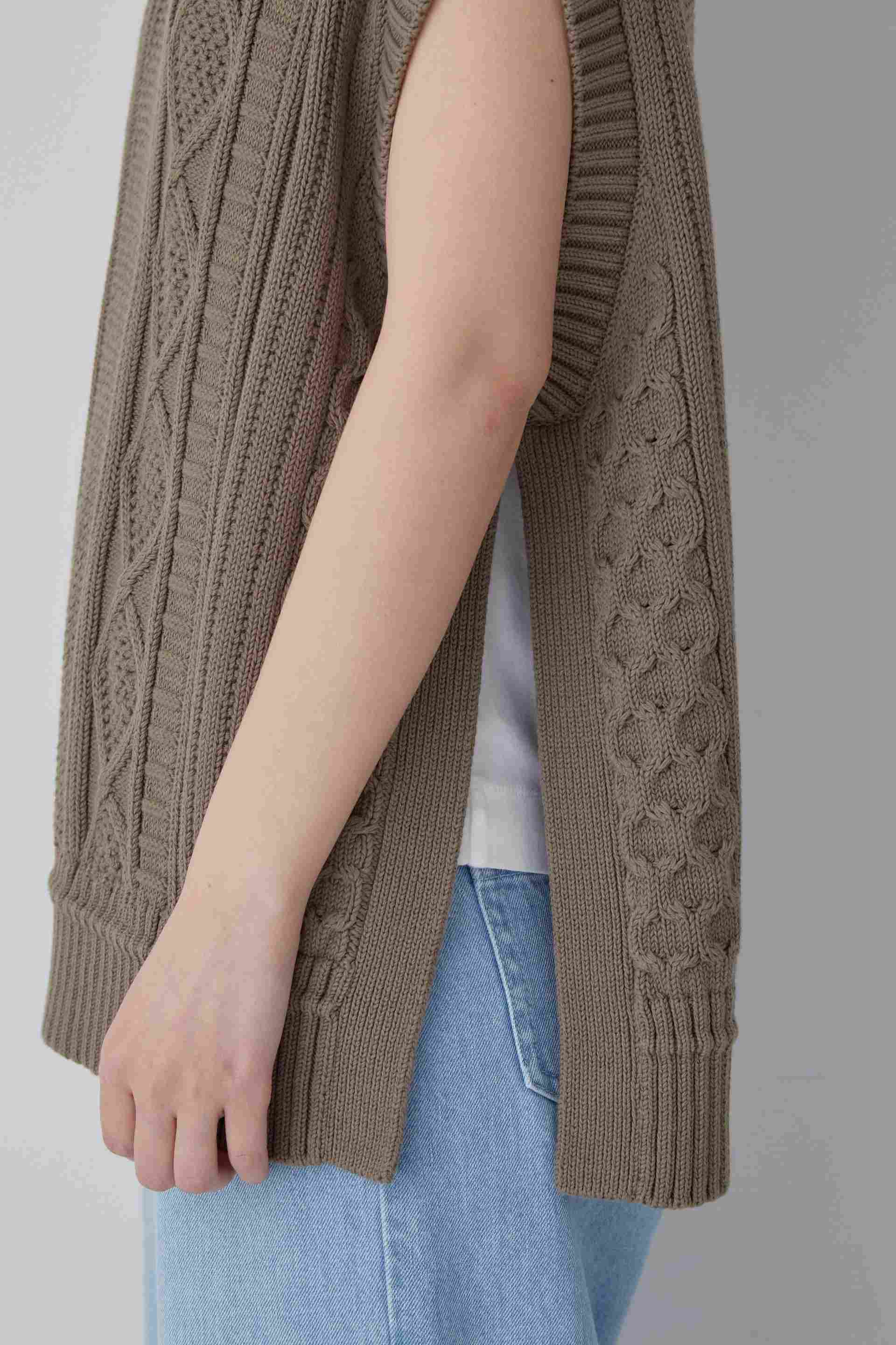 ◆ケーブル編みニットベスト カーキ