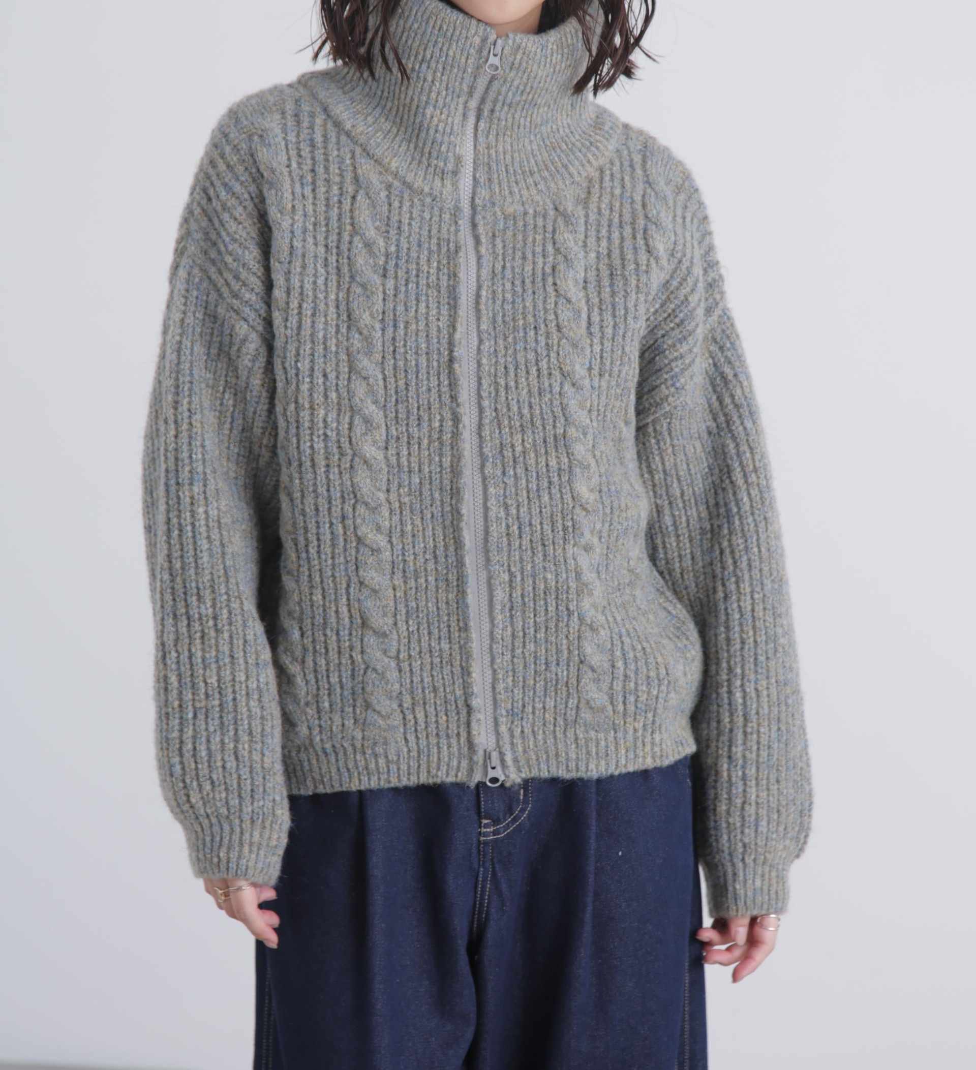 スタンドネックショート丈ジップニットブルゾン グレー